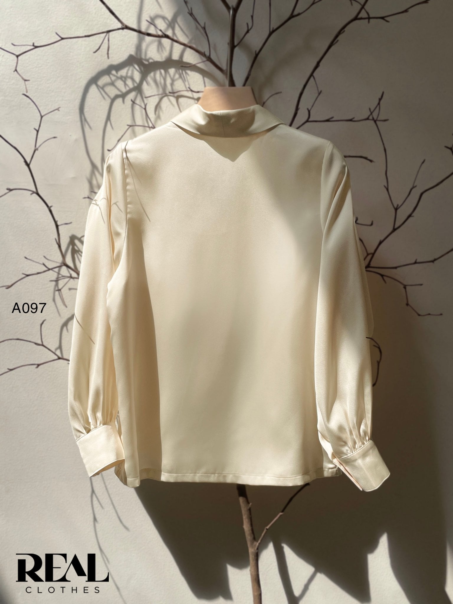 Áo Sarah lụa kem SALE