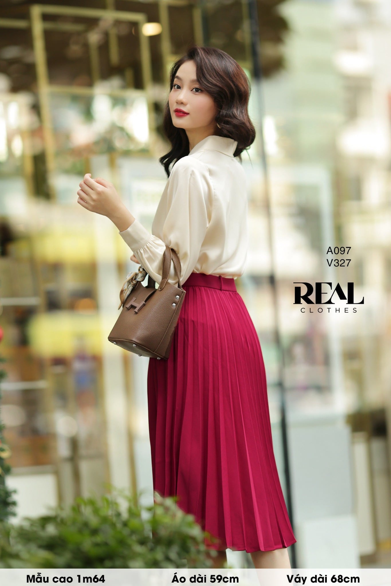 Áo Sarah lụa kem SALE