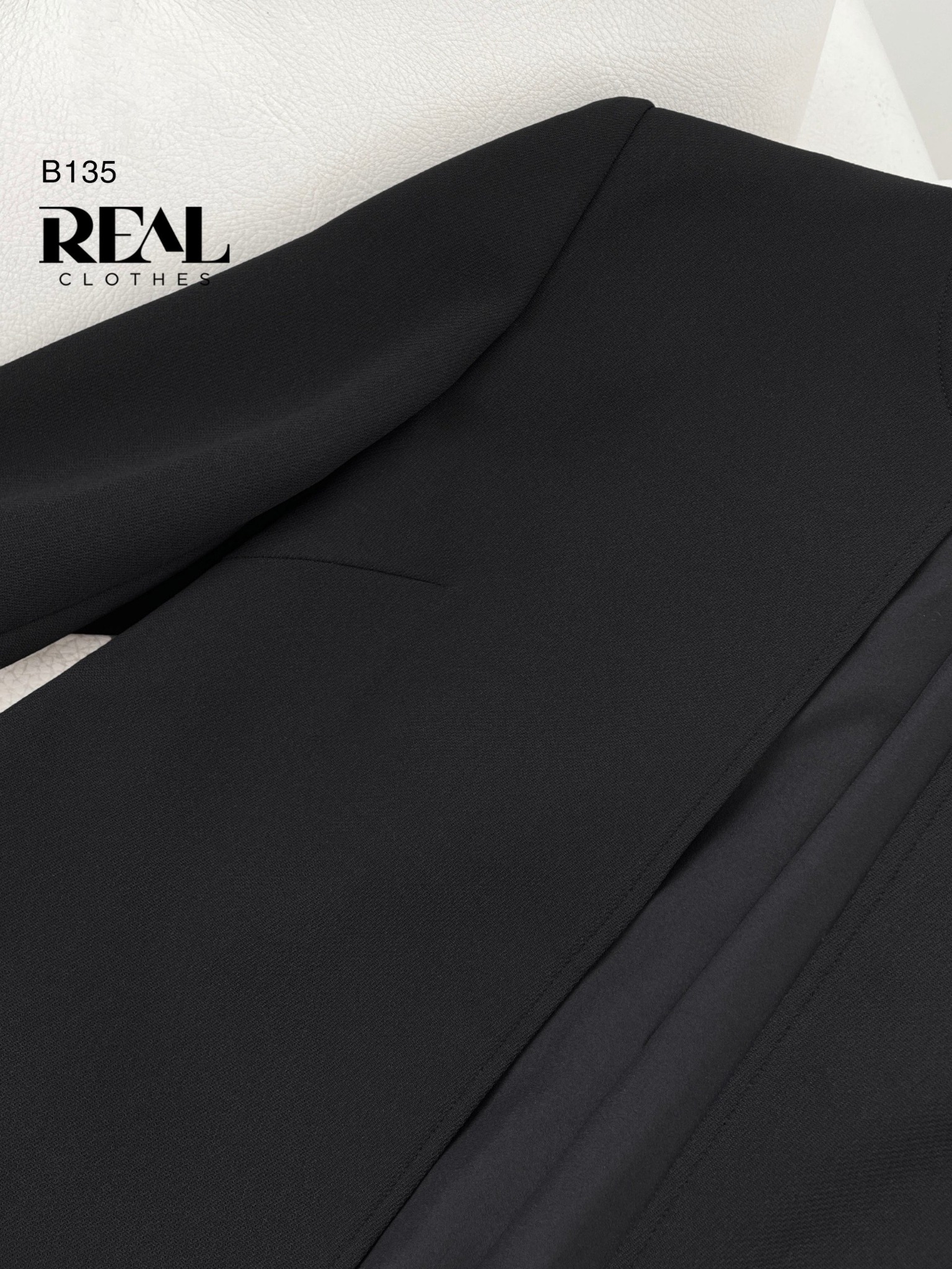 Blazer cổ tròn cindy đen