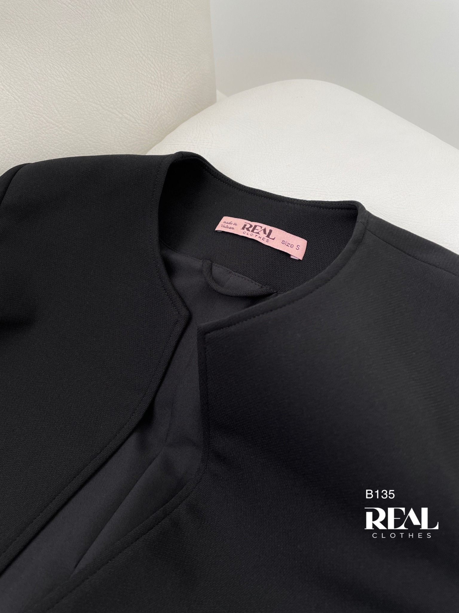 Blazer cổ tròn cindy đen