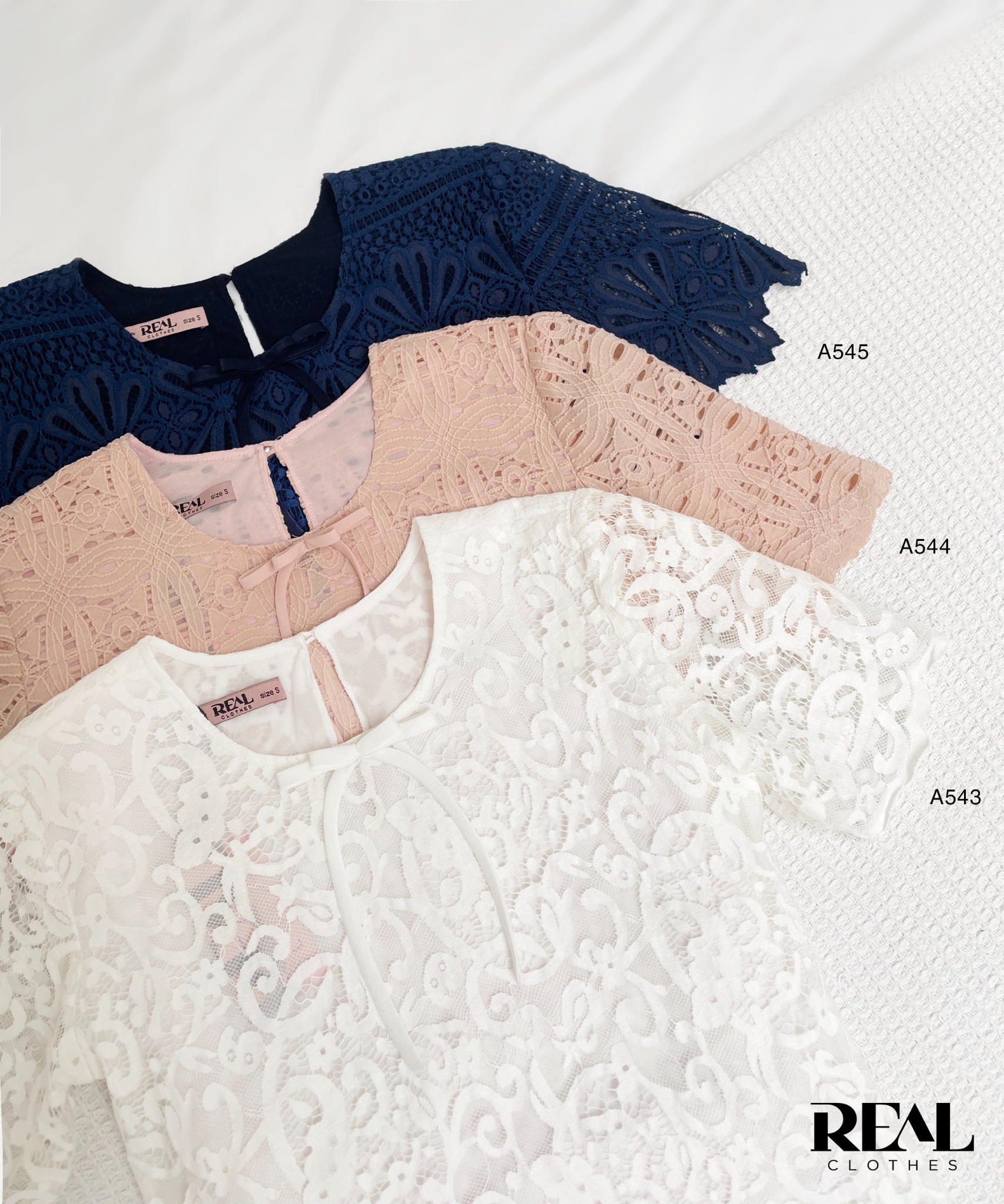 Áo ren nơ trắng FINAL SALE - size XS