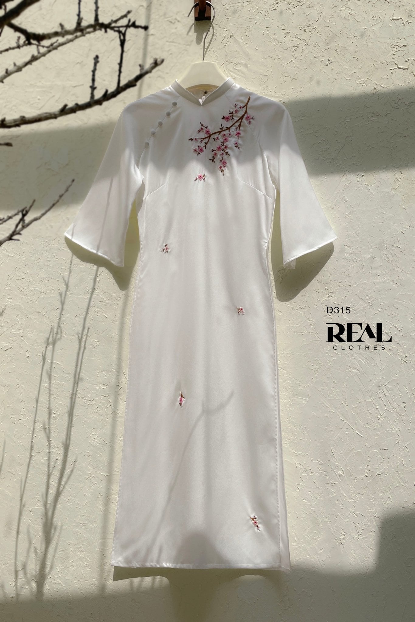 Áo dài cách tân Vivi trắng hoa mận