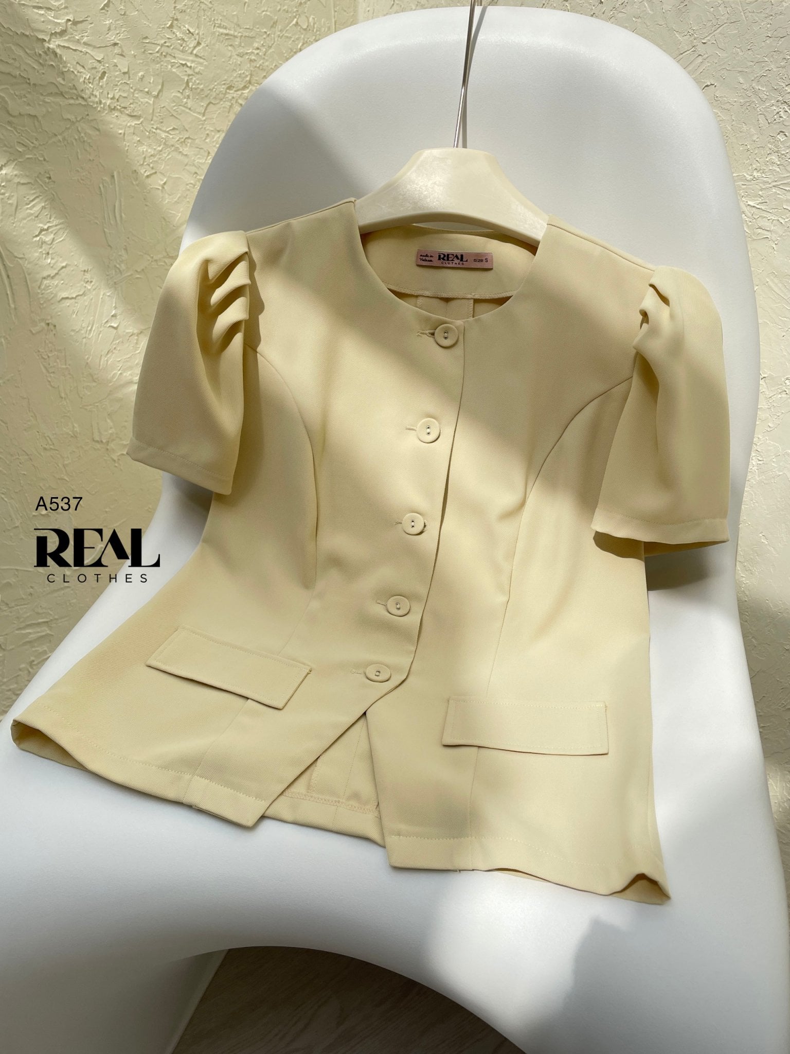 Áo Lotus vàng mỡ gà SALE - size XS