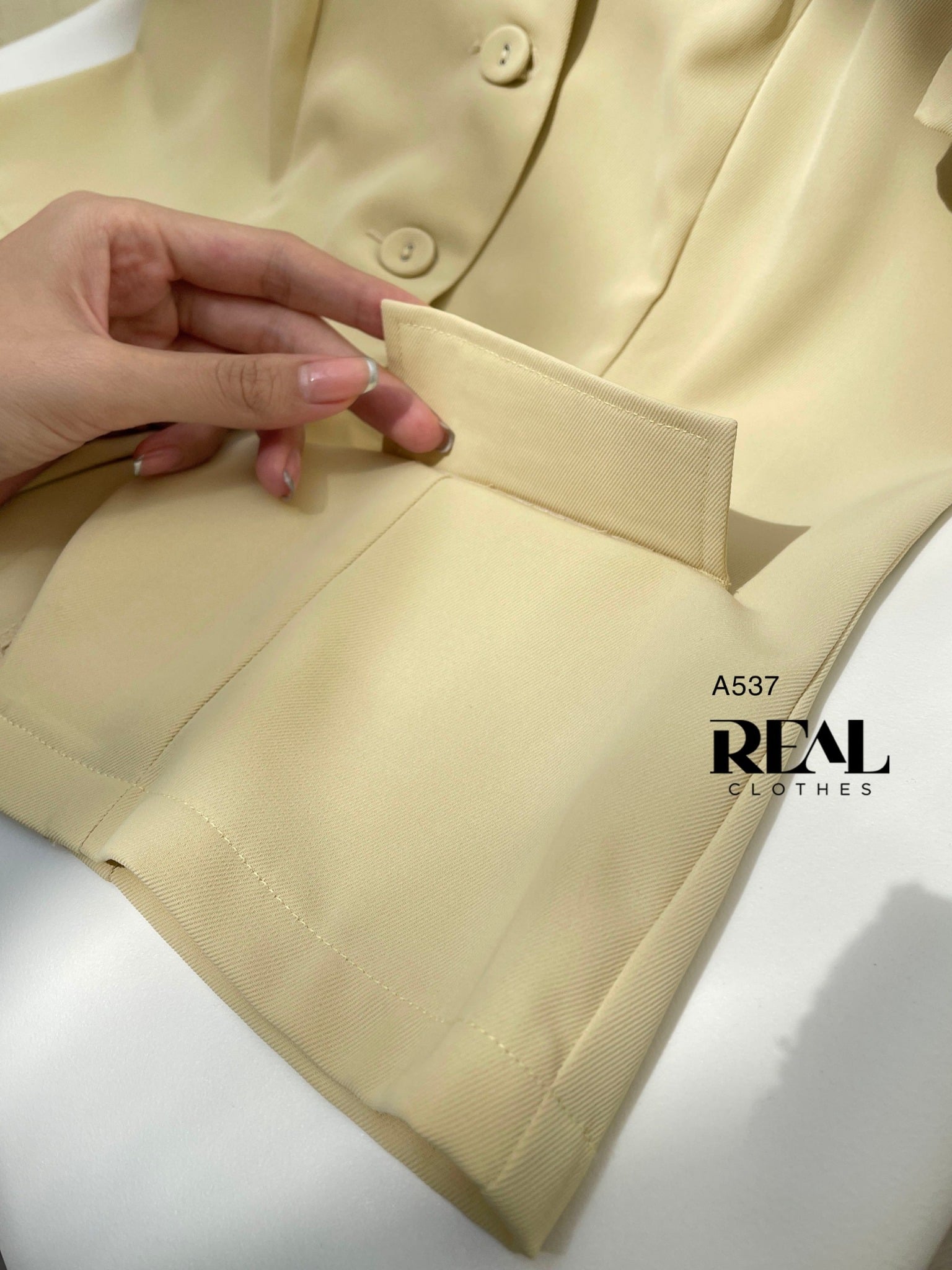 Áo Lotus vàng mỡ gà SALE - size XS