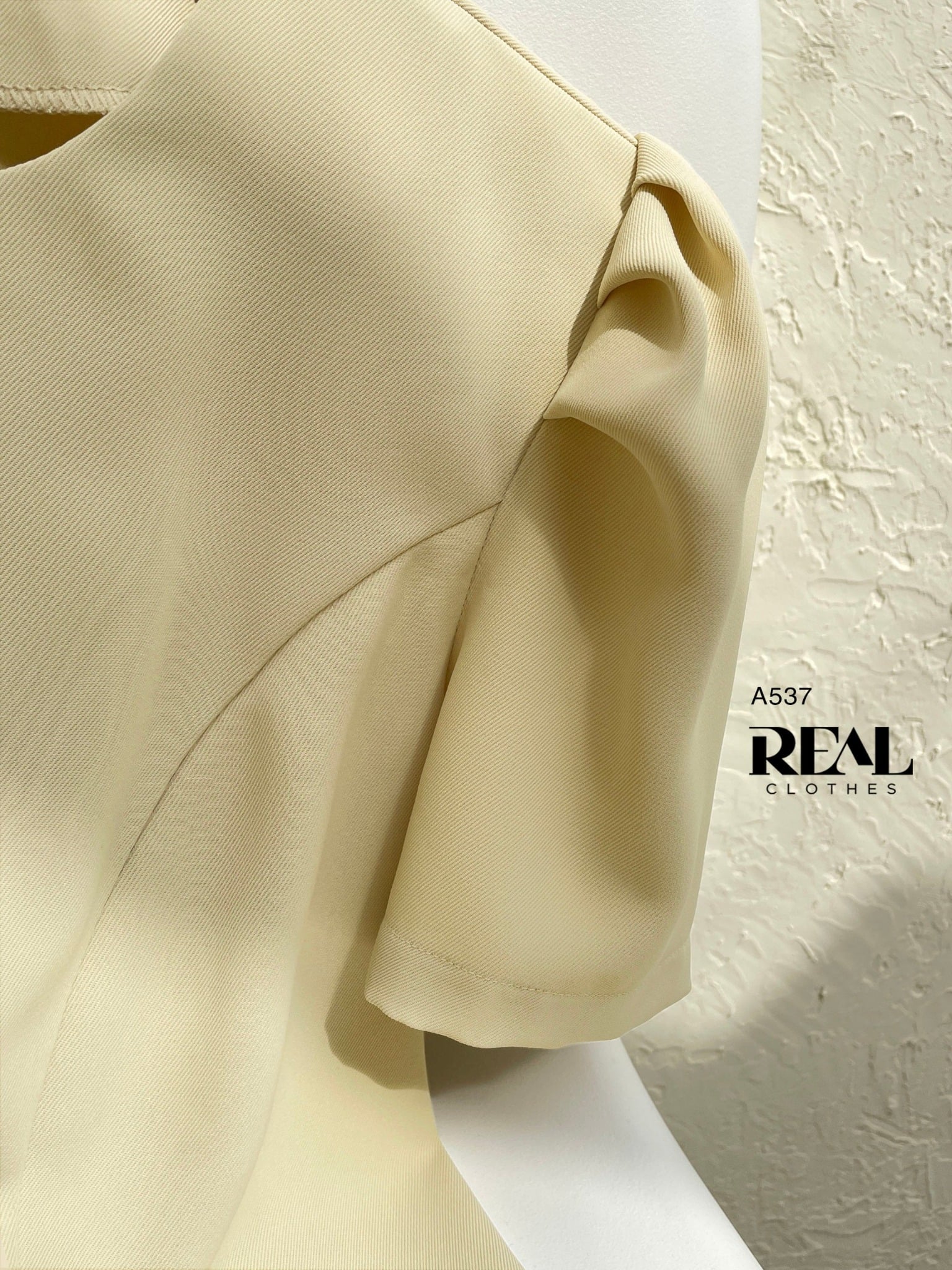 Áo Lotus vàng mỡ gà SALE - size XS