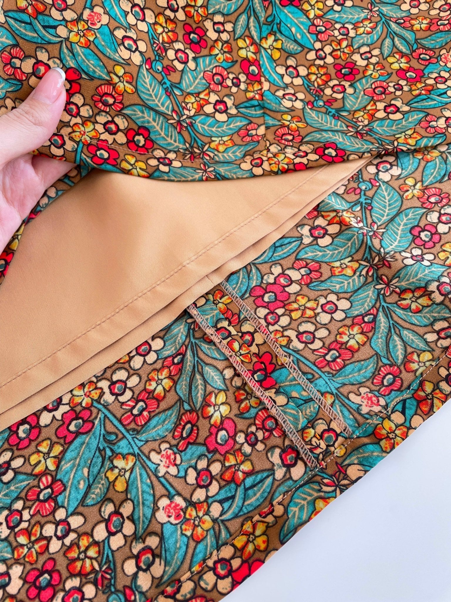 Váy 8 mảnh midi hoa đỏ SALE