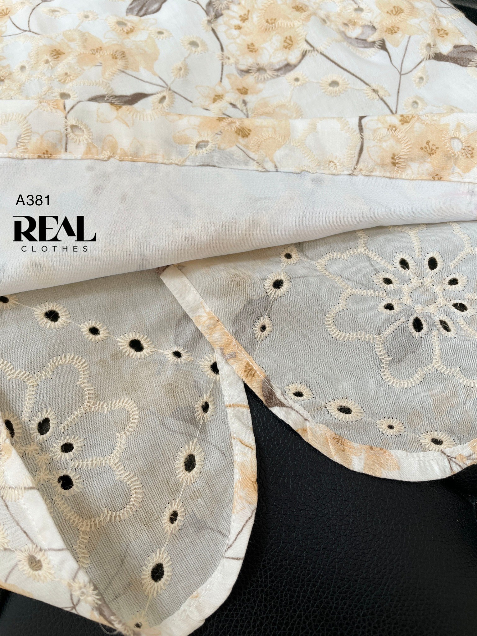 Croptop nút thanh mai vàng SALE - size XS