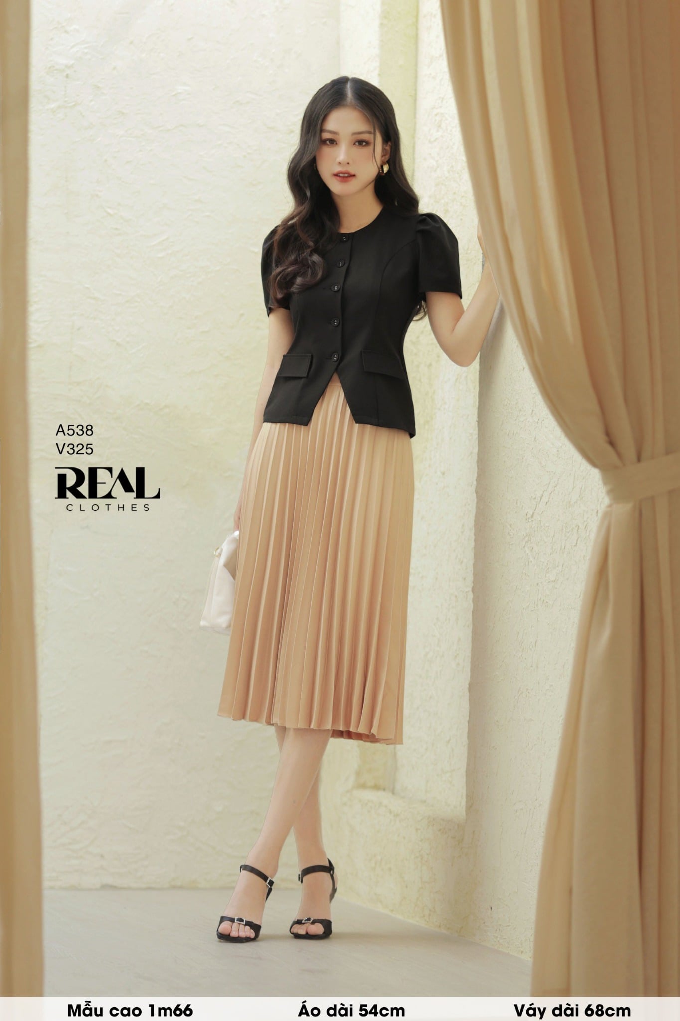 Áo Lotus đen SALE - size XS