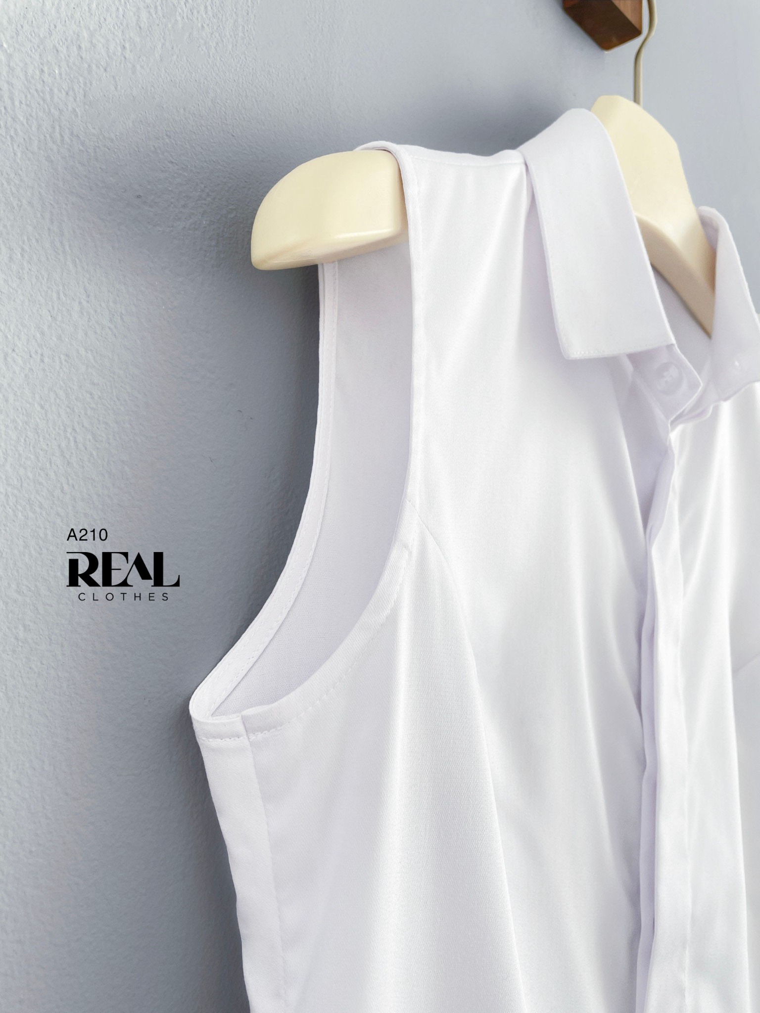 Sơ mi trắng không tay