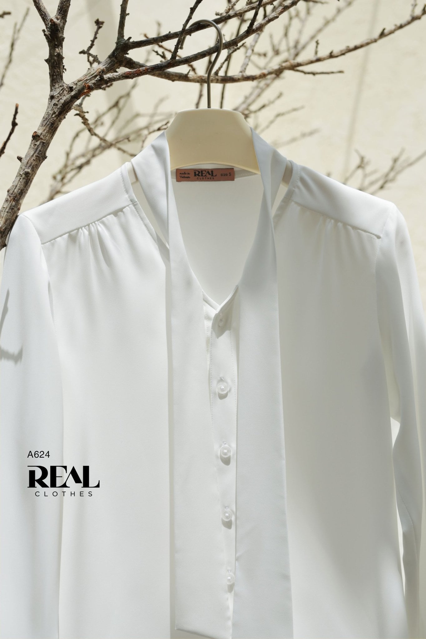 Áo cà vạt trắng