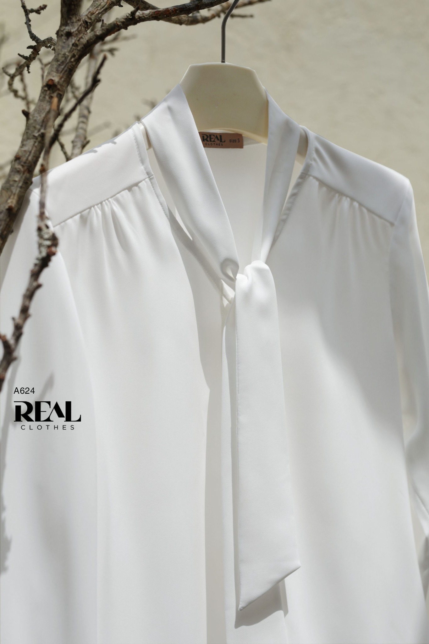 Áo cà vạt trắng