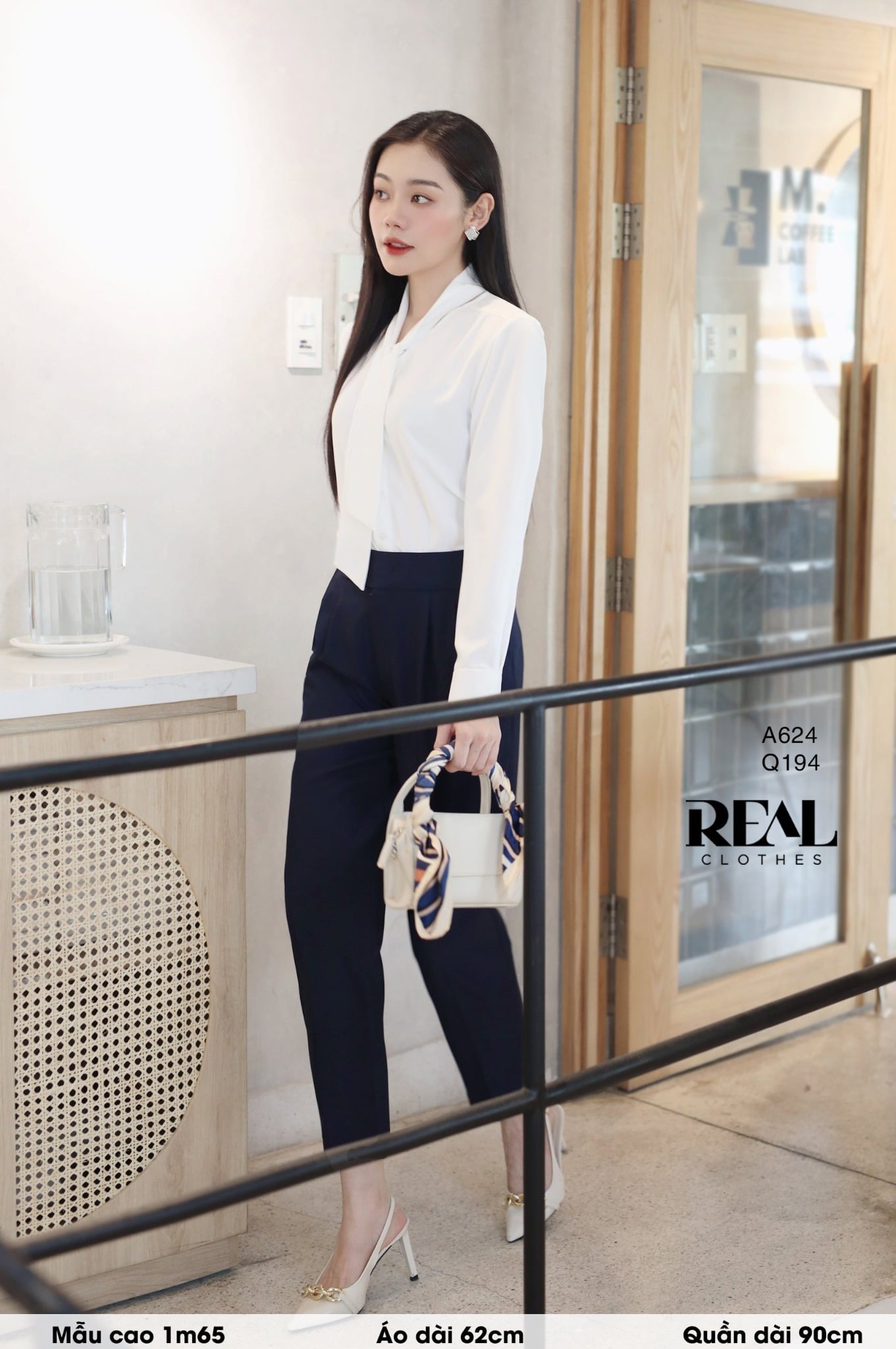 Áo cà vạt trắng