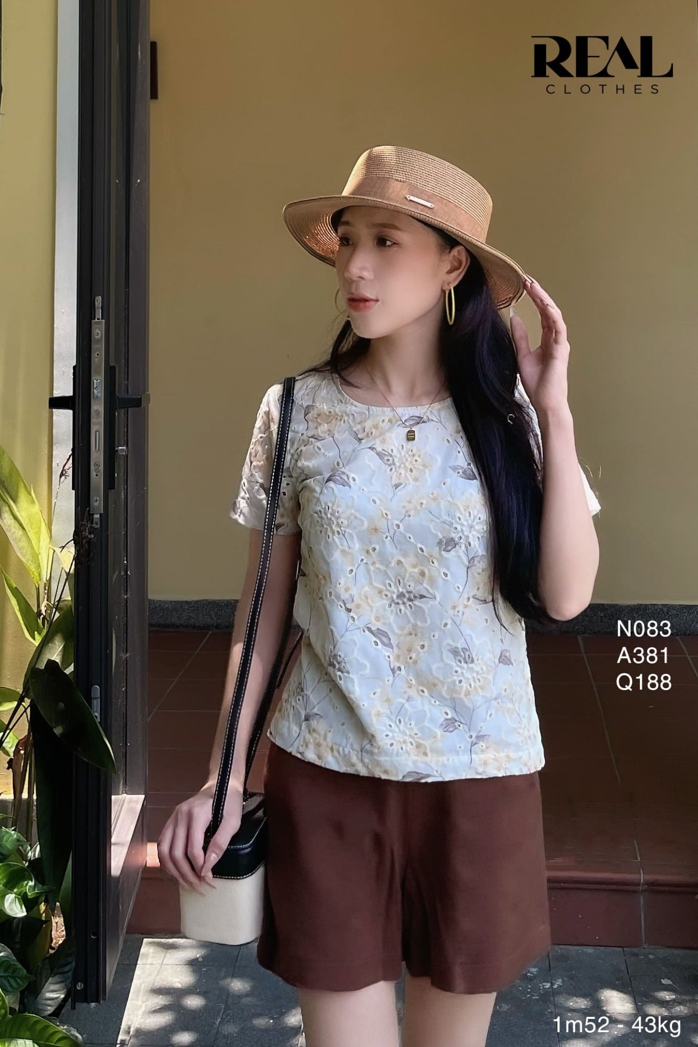 Croptop nút thanh mai vàng SALE - size XS