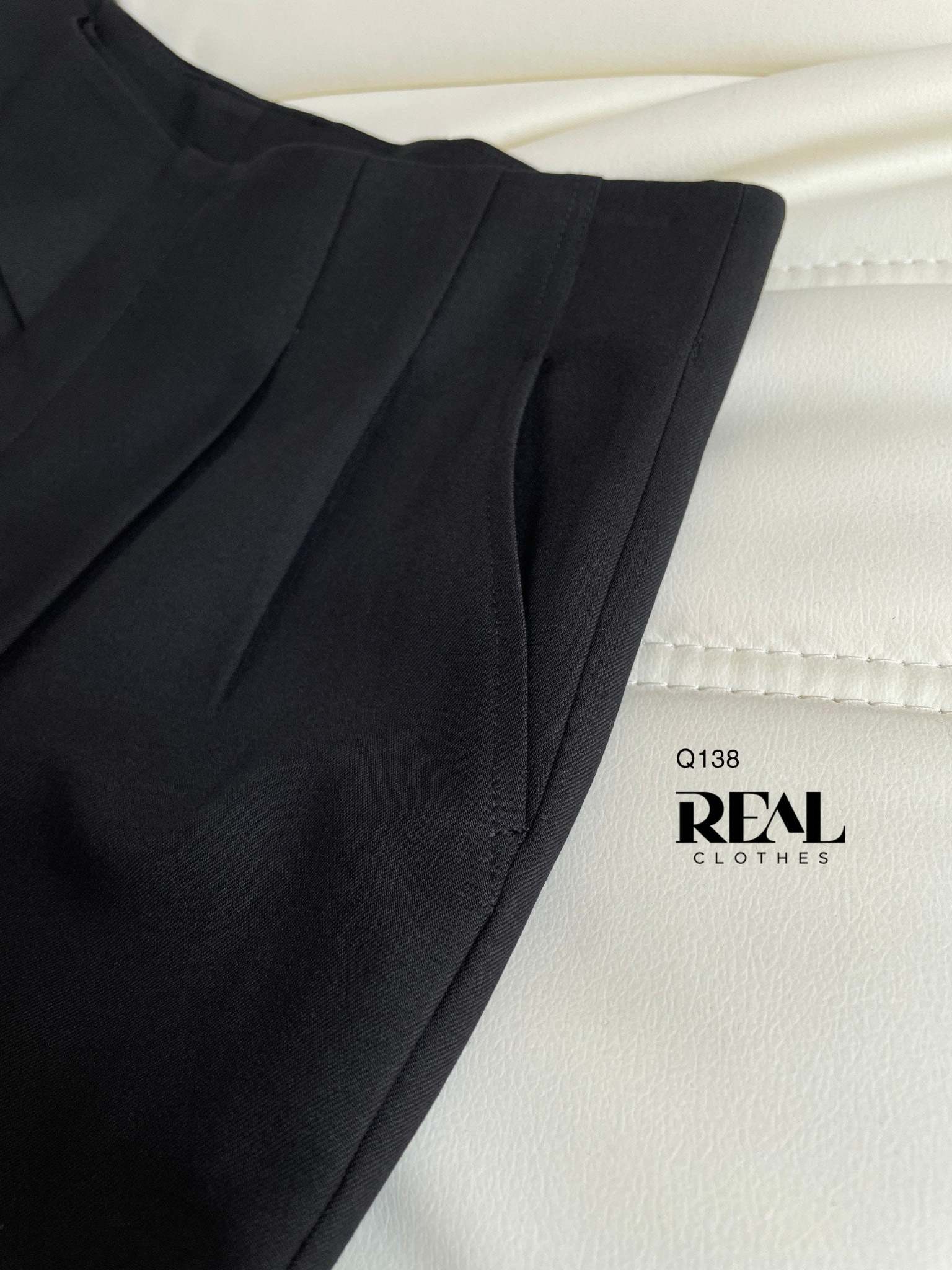 Quần Tokyo nút đen