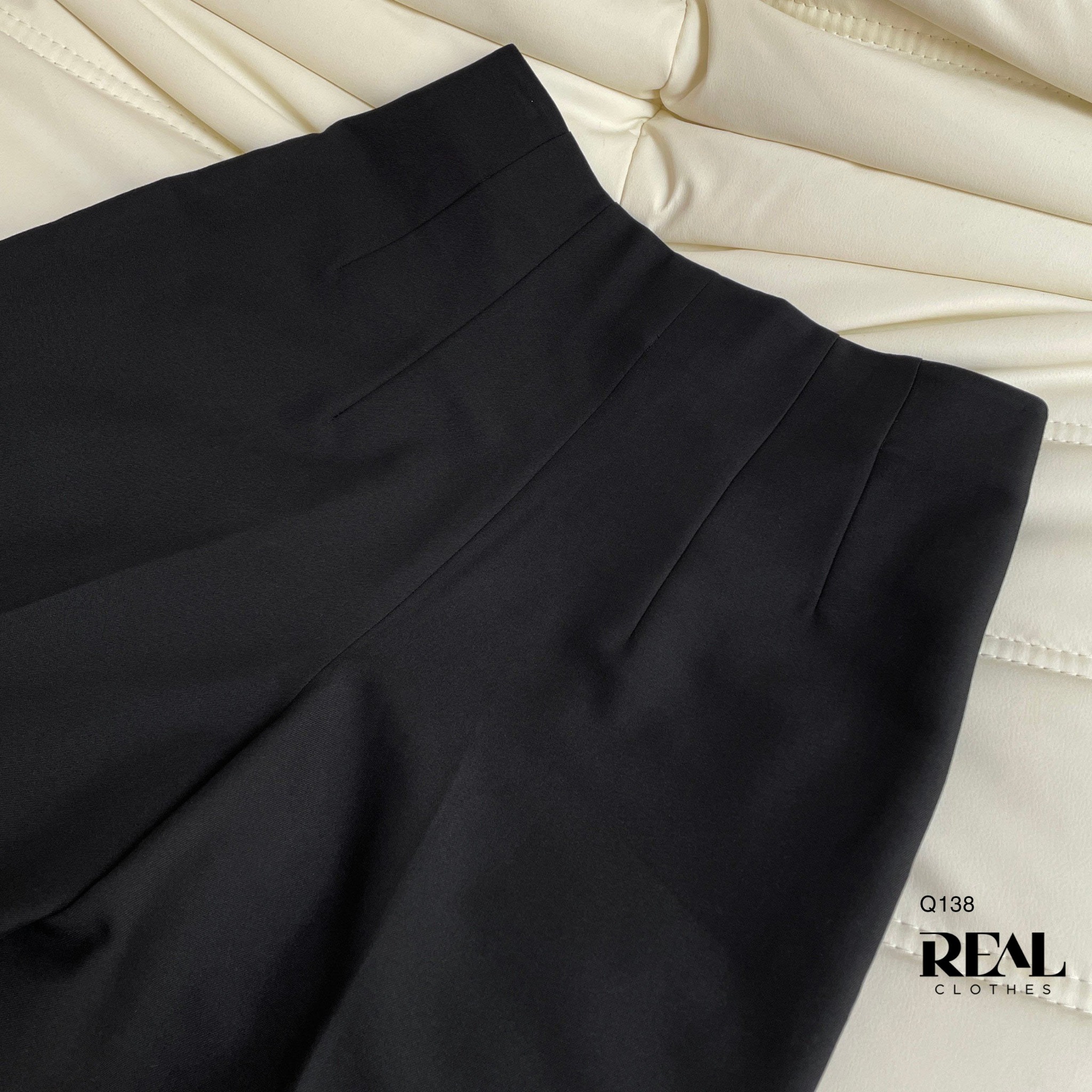 Quần Tokyo nút đen