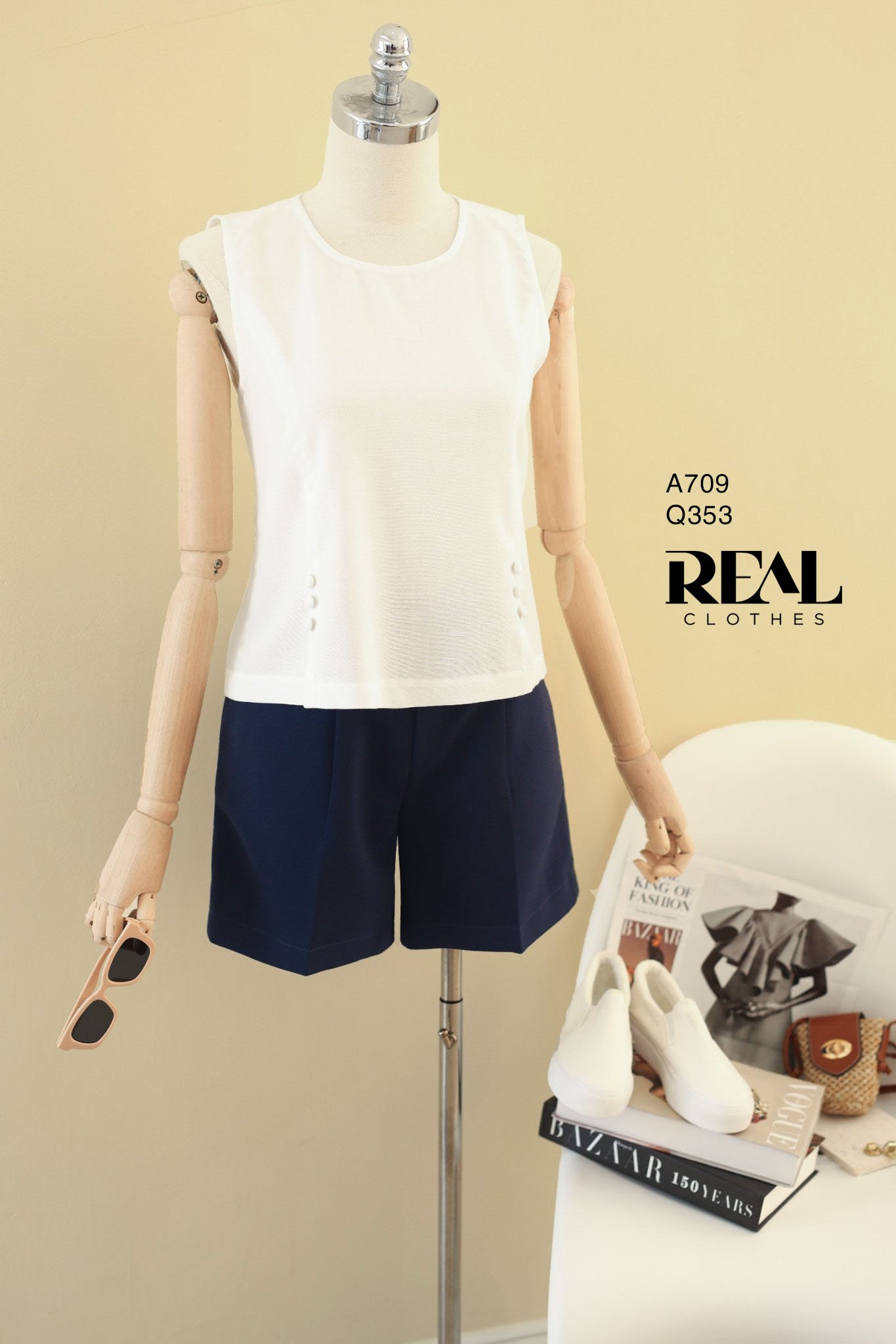 Áo xẻ tà linen trắng không tay SALE