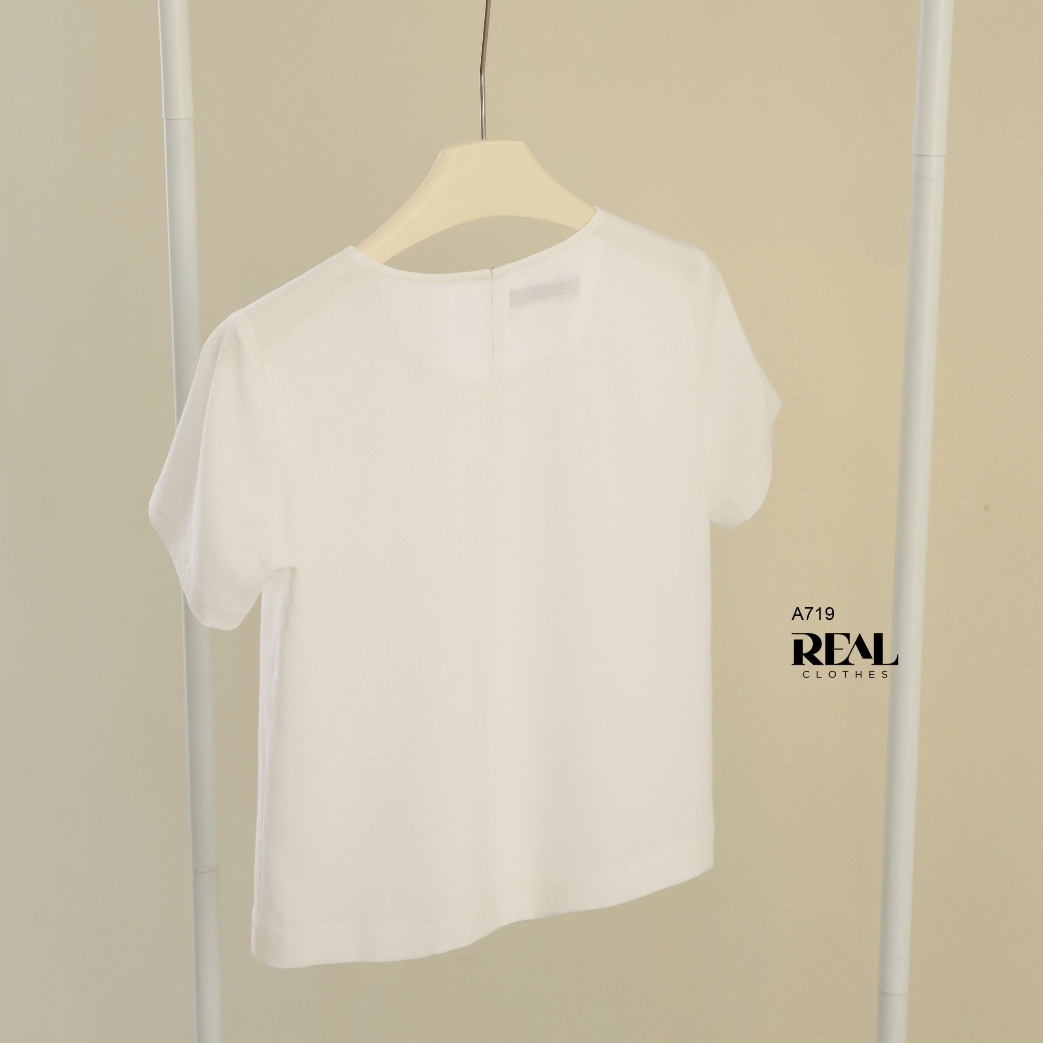 Áo xẻ tà linen trắng SALE