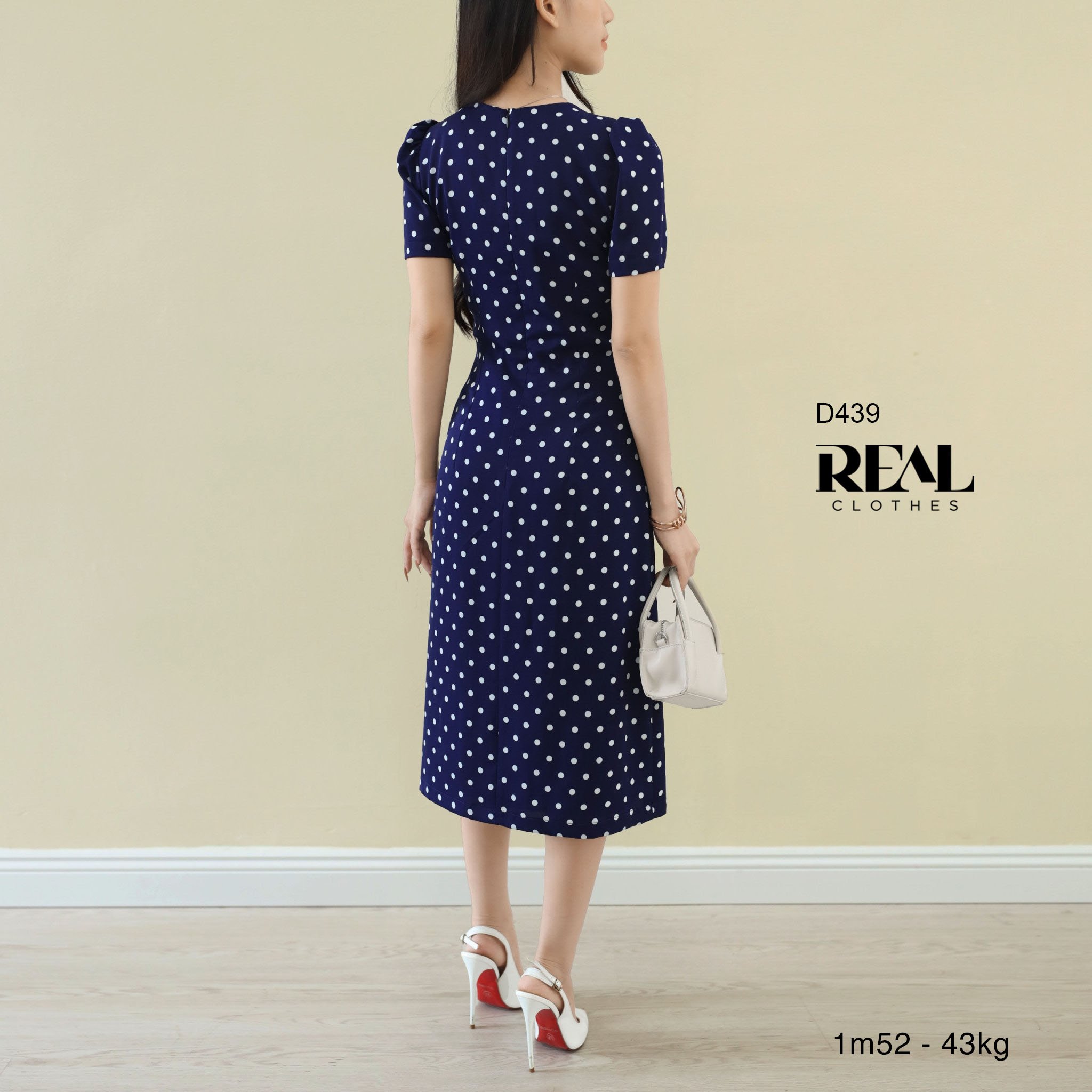 Đầm chéo chấm bi xanh SALE - size XS
