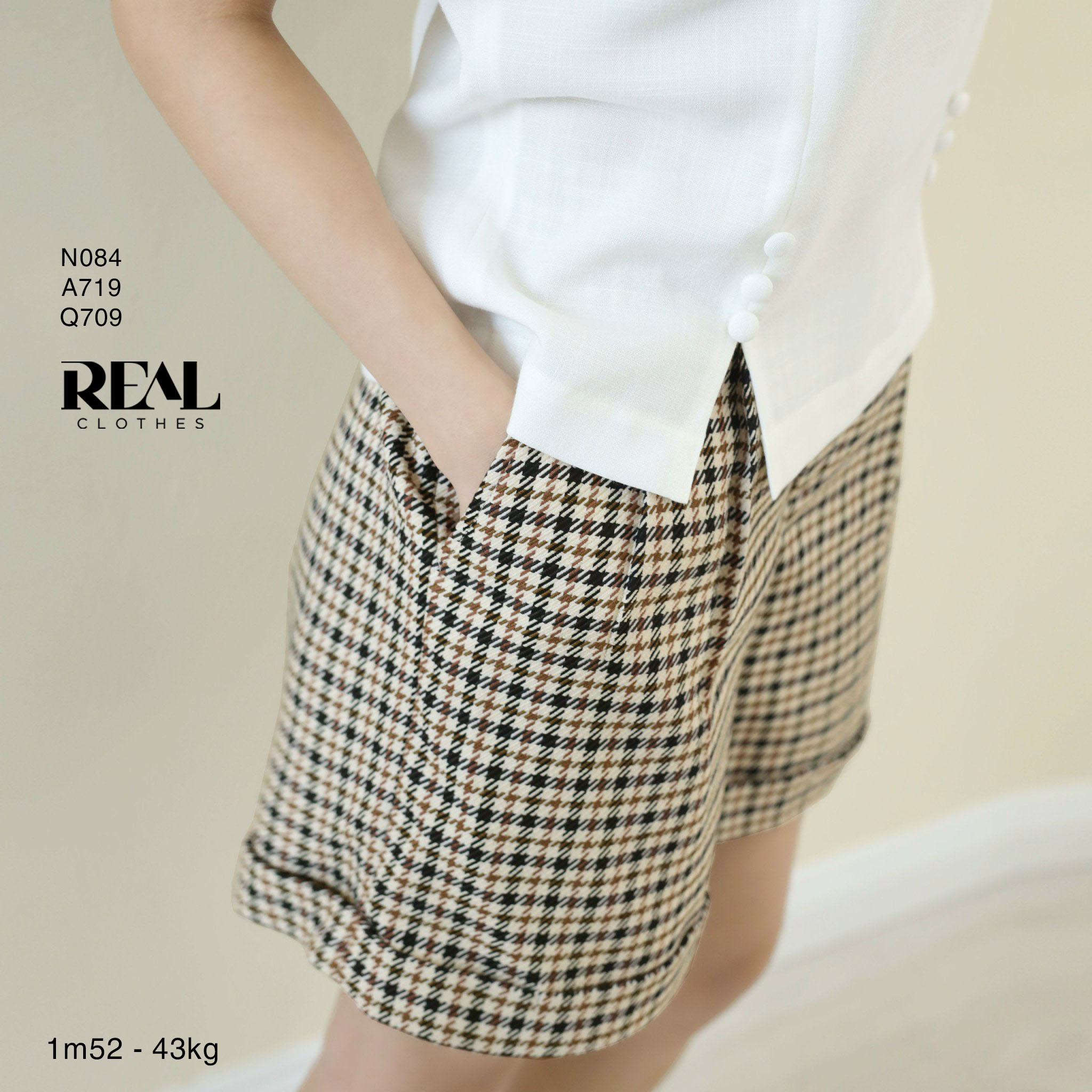 Áo xẻ tà linen trắng SALE