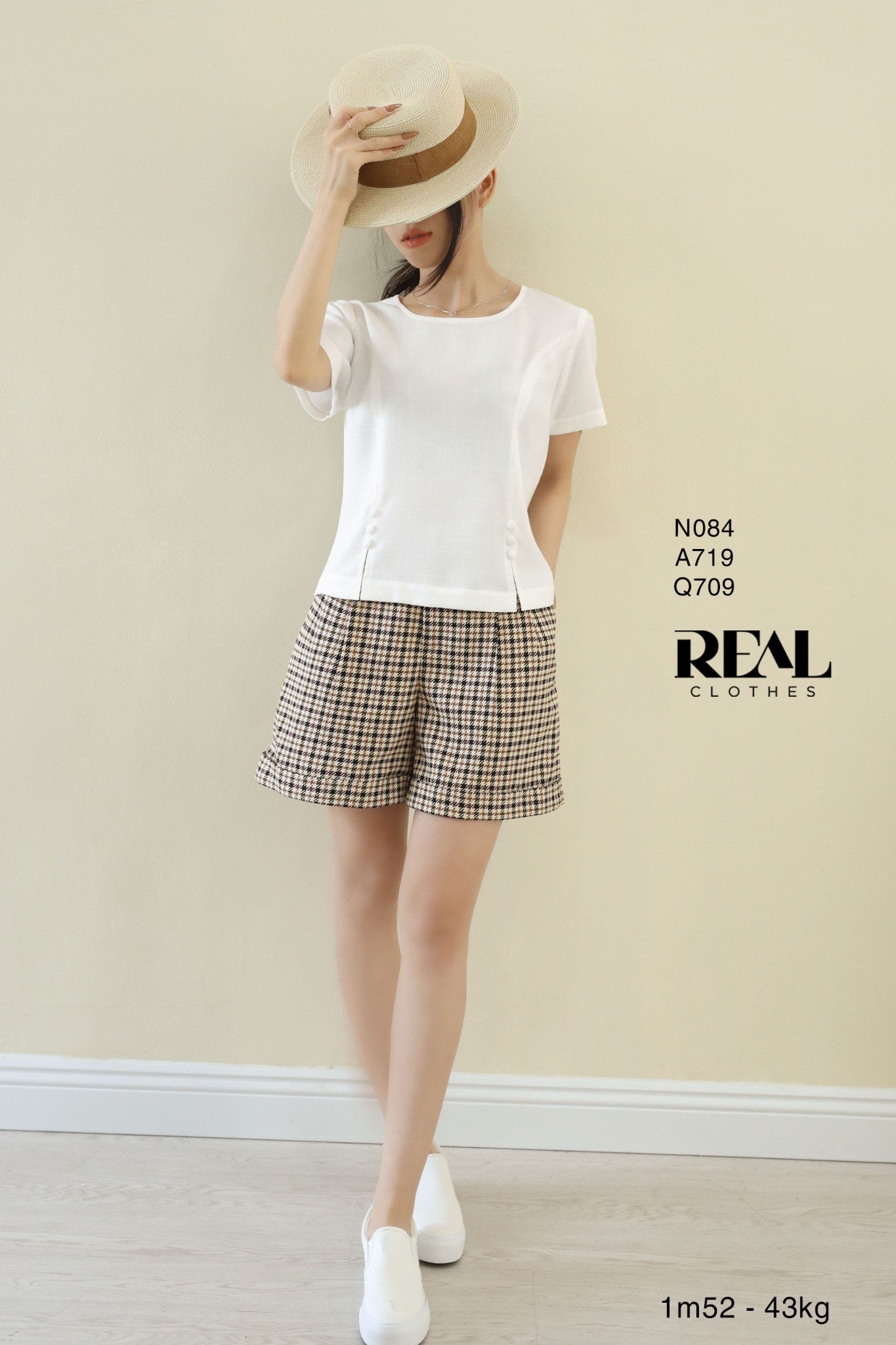 Áo xẻ tà linen trắng SALE