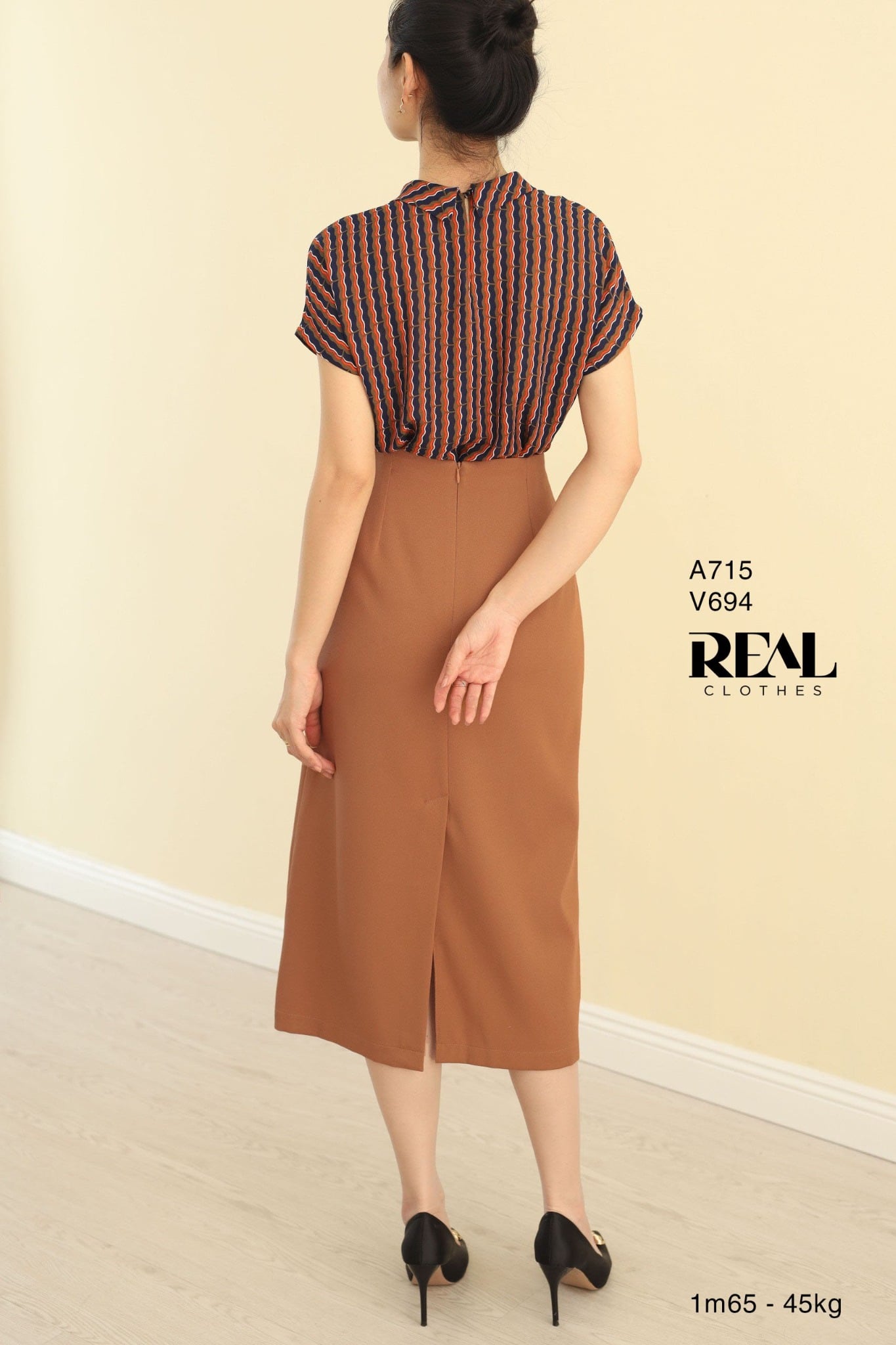 Váy Japan dài hạt dẻ SALE - size XS