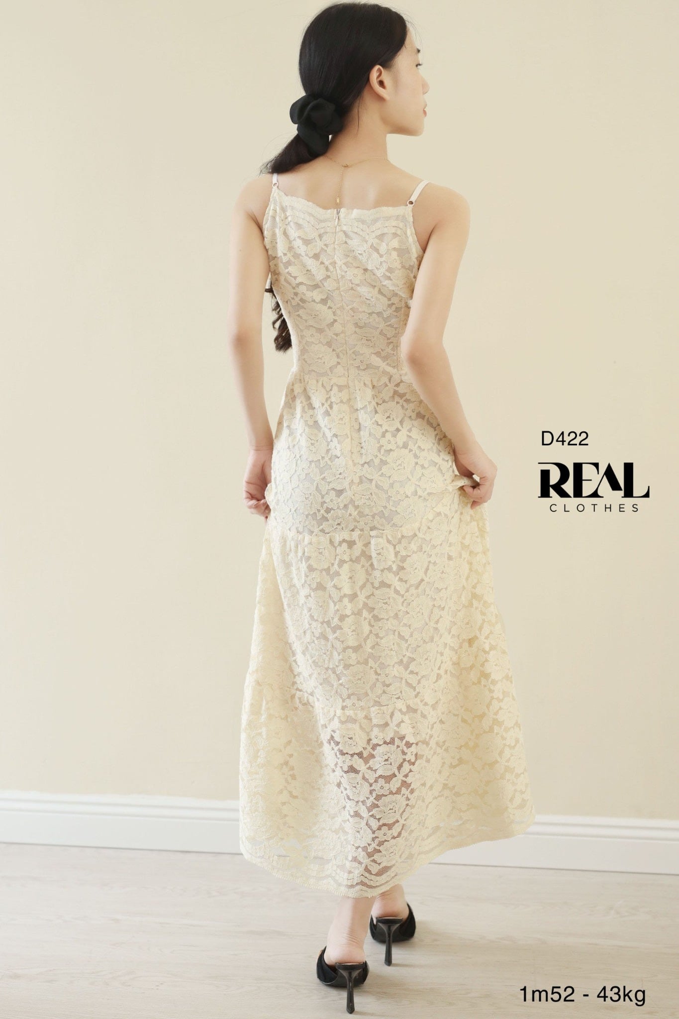 Đầm midi ren hoa kem SALE - size M