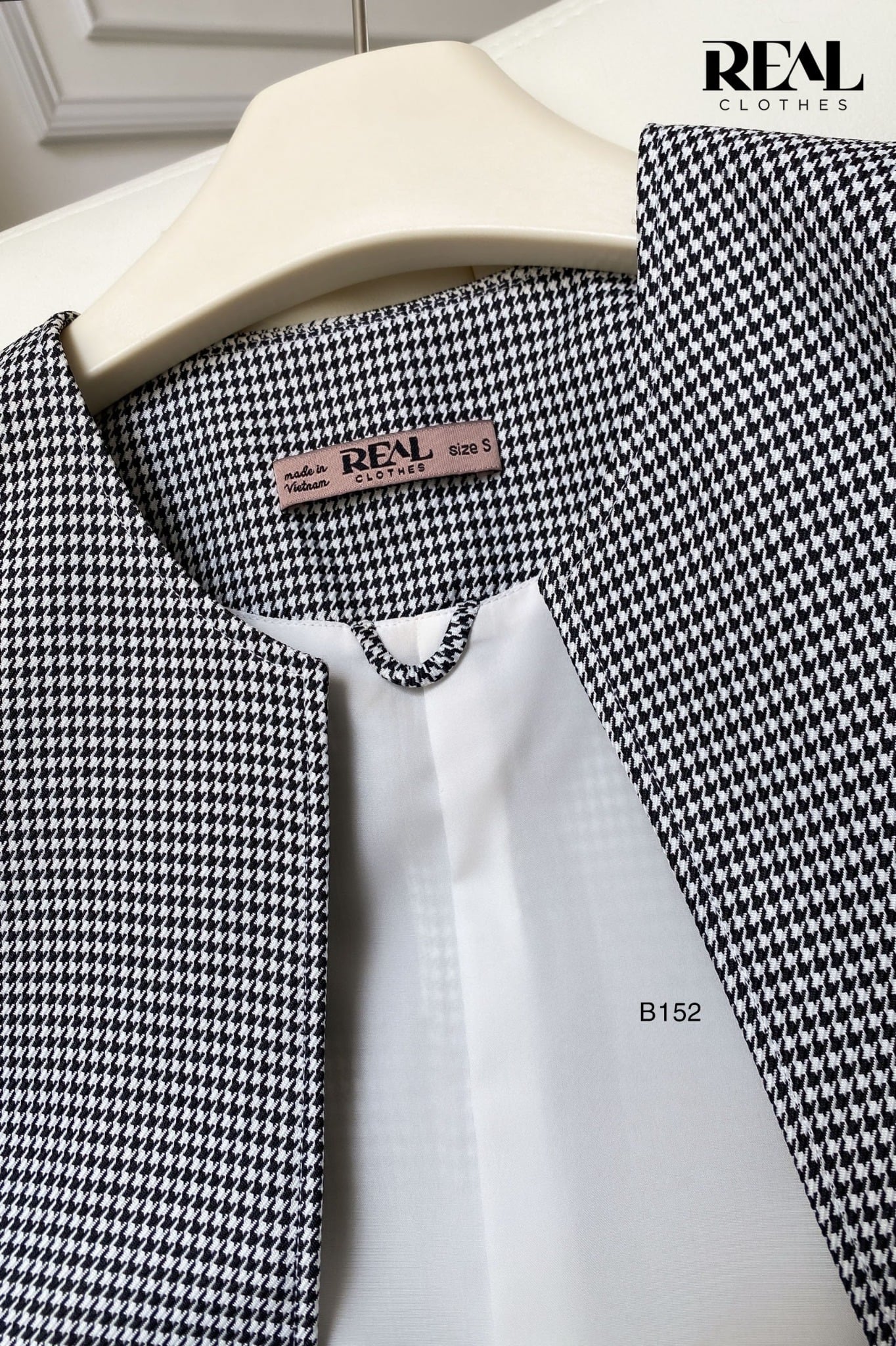 Blazer cổ tròn zigzag đen