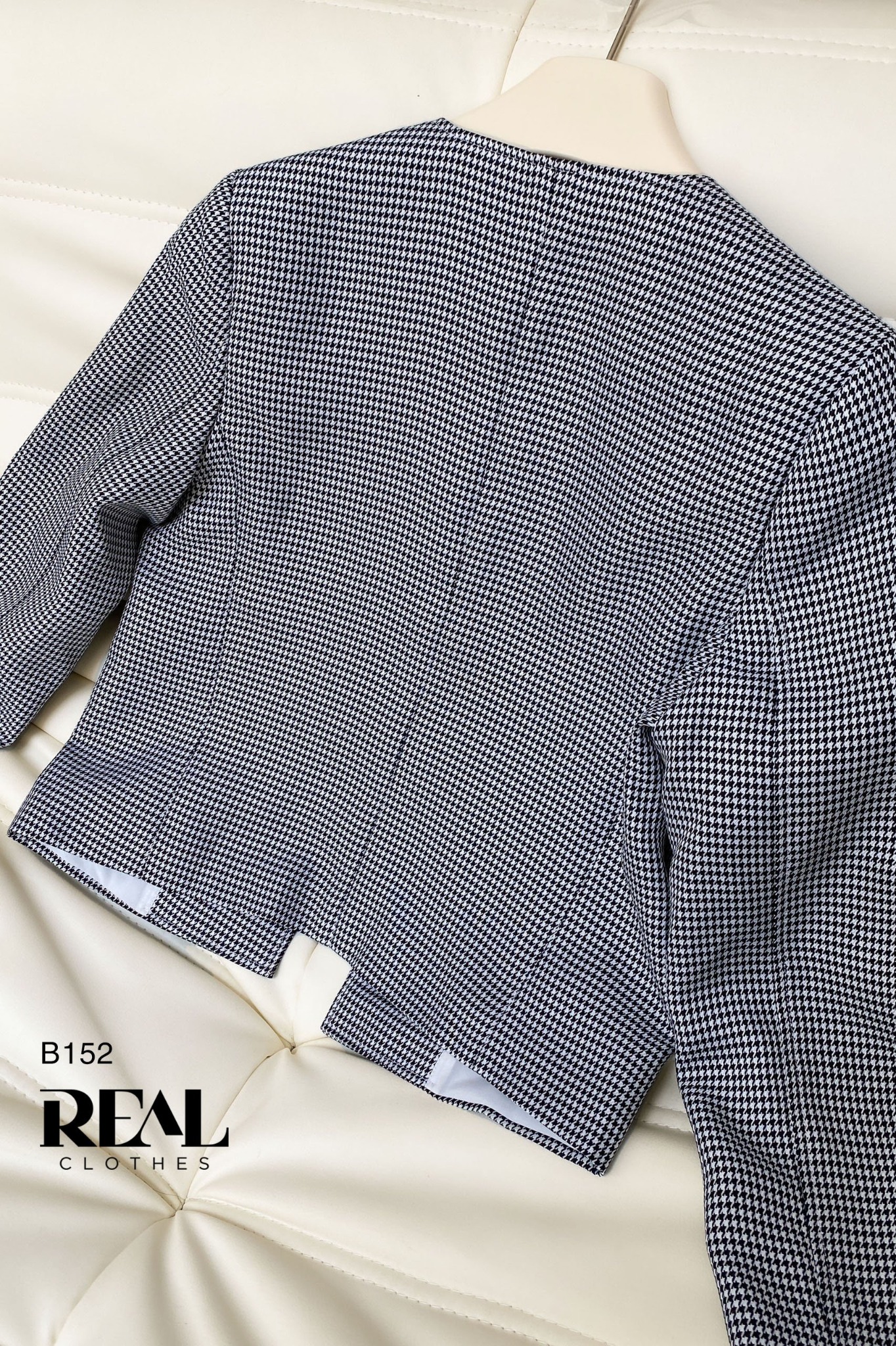 Blazer cổ tròn zigzag đen