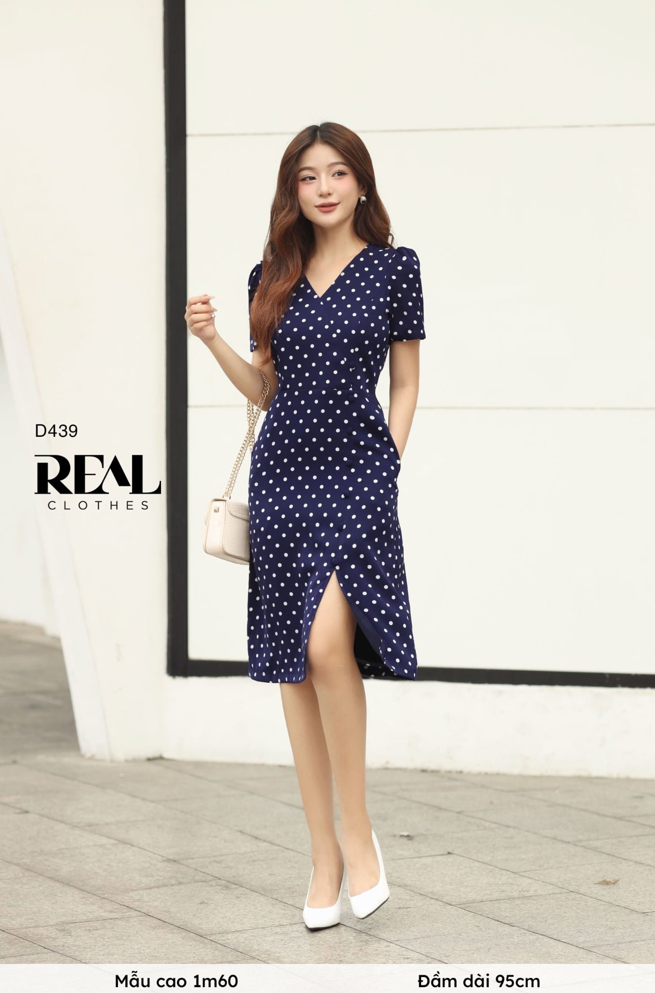 Đầm chéo chấm bi xanh SALE - size XS
