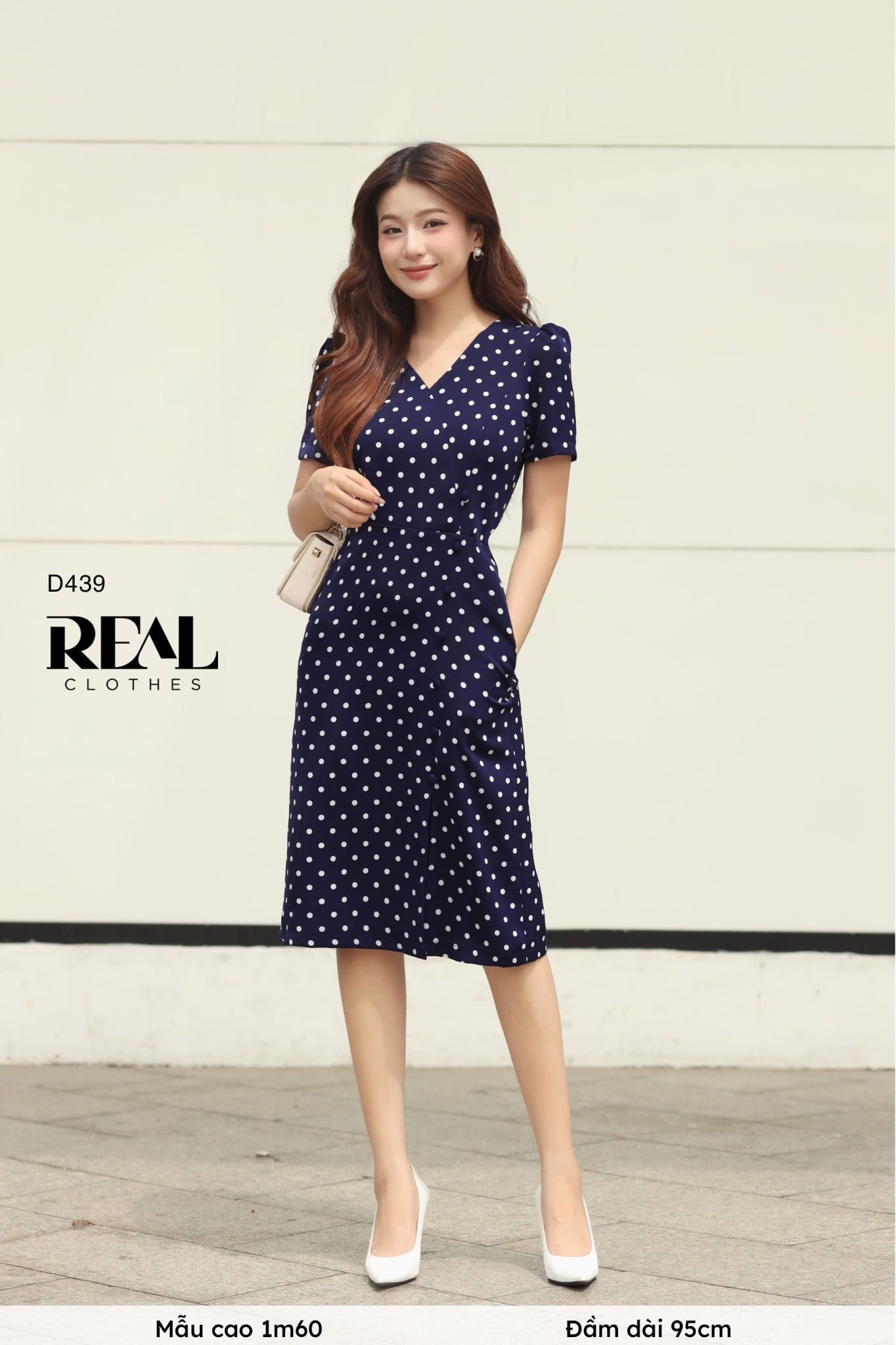Đầm chéo chấm bi xanh SALE - size XS