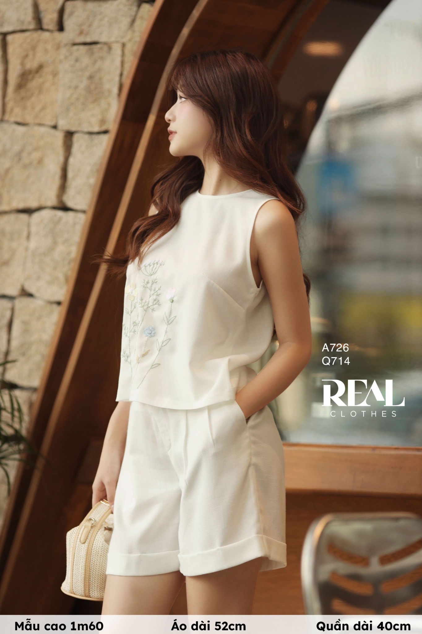 Áo linen trắng thêu tay