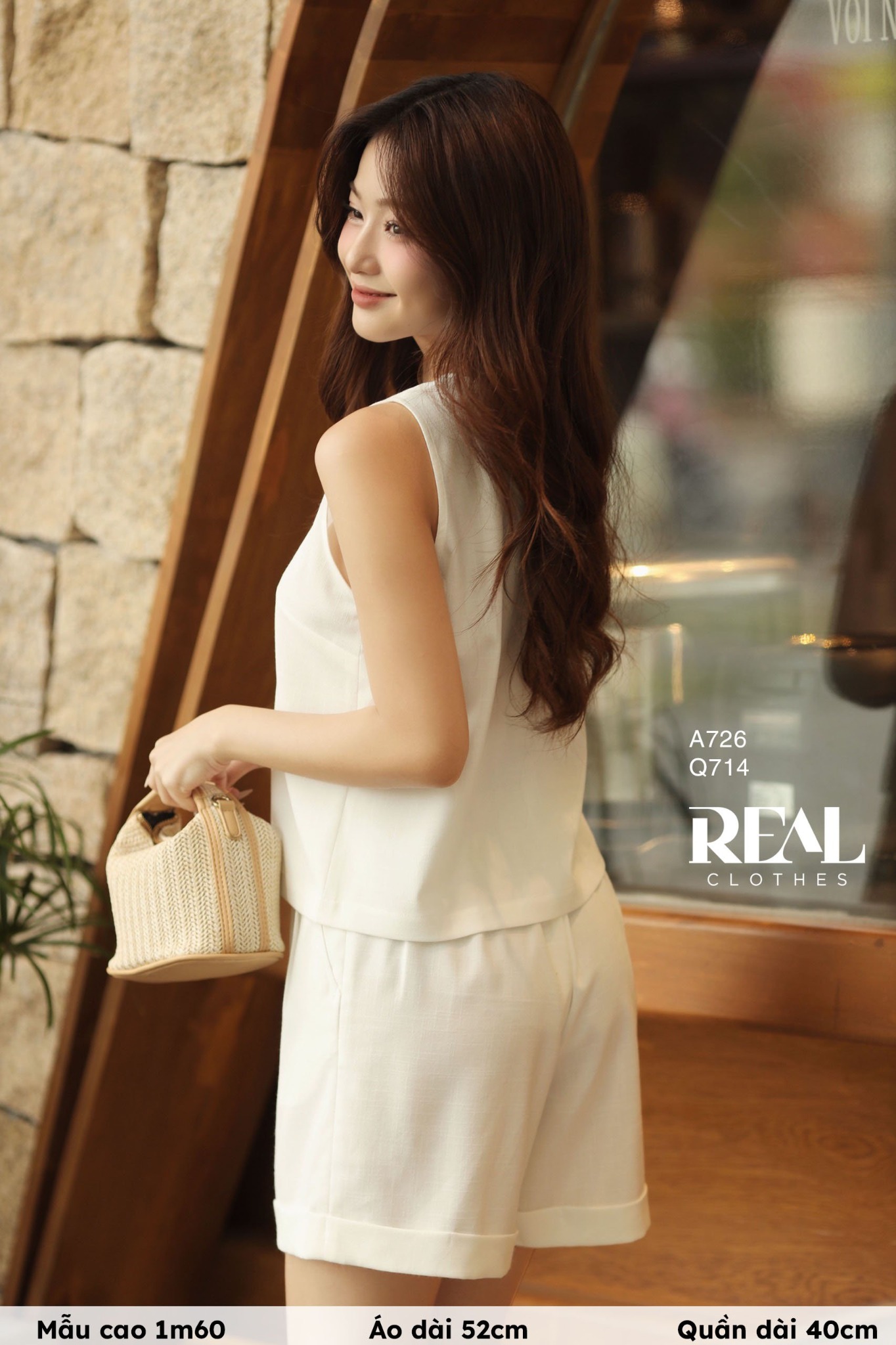 Áo linen trắng thêu tay