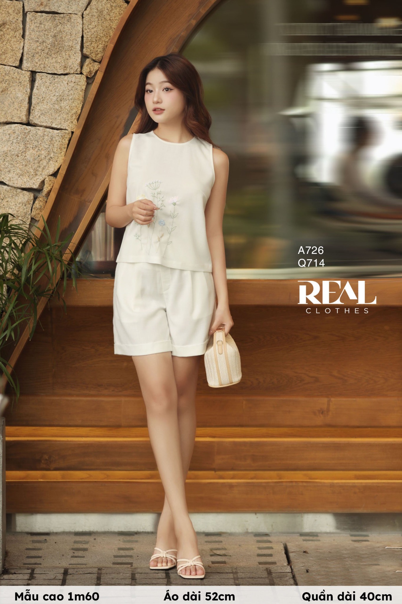 Áo linen trắng thêu tay