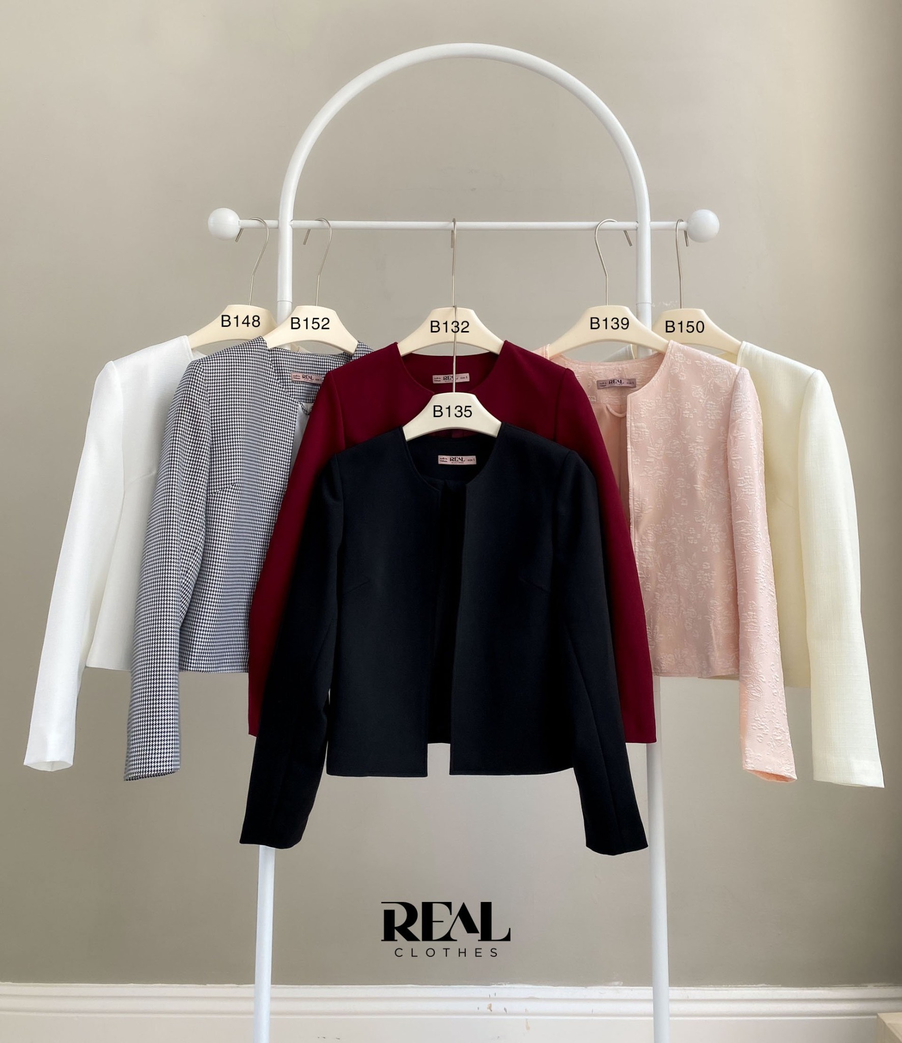 Blazer cổ tròn zigzag đen