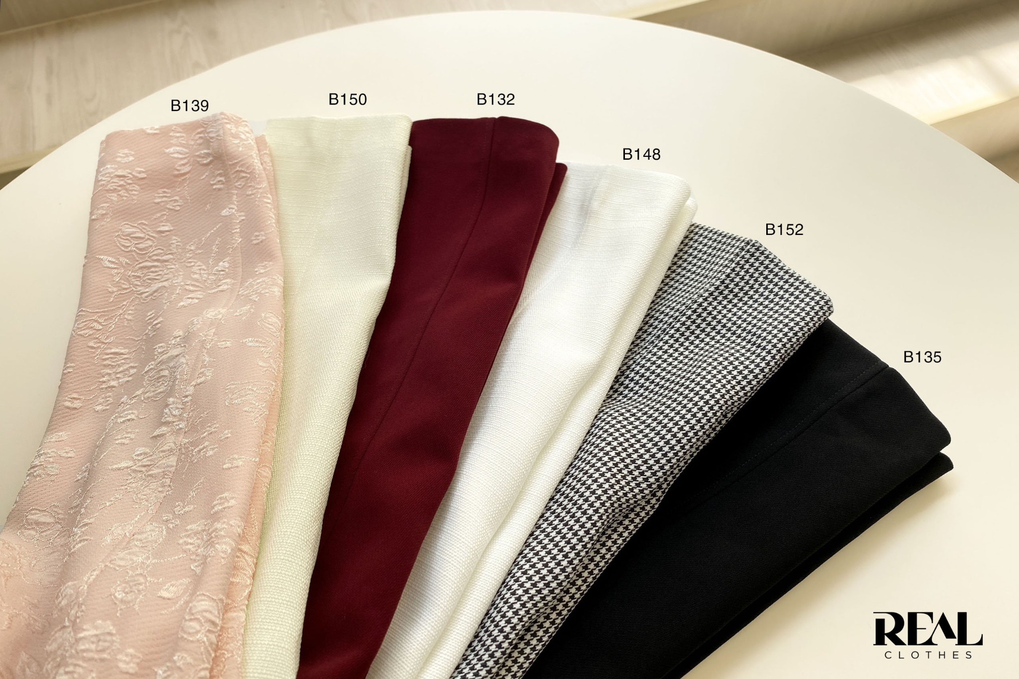 Blazer cổ tròn trắng