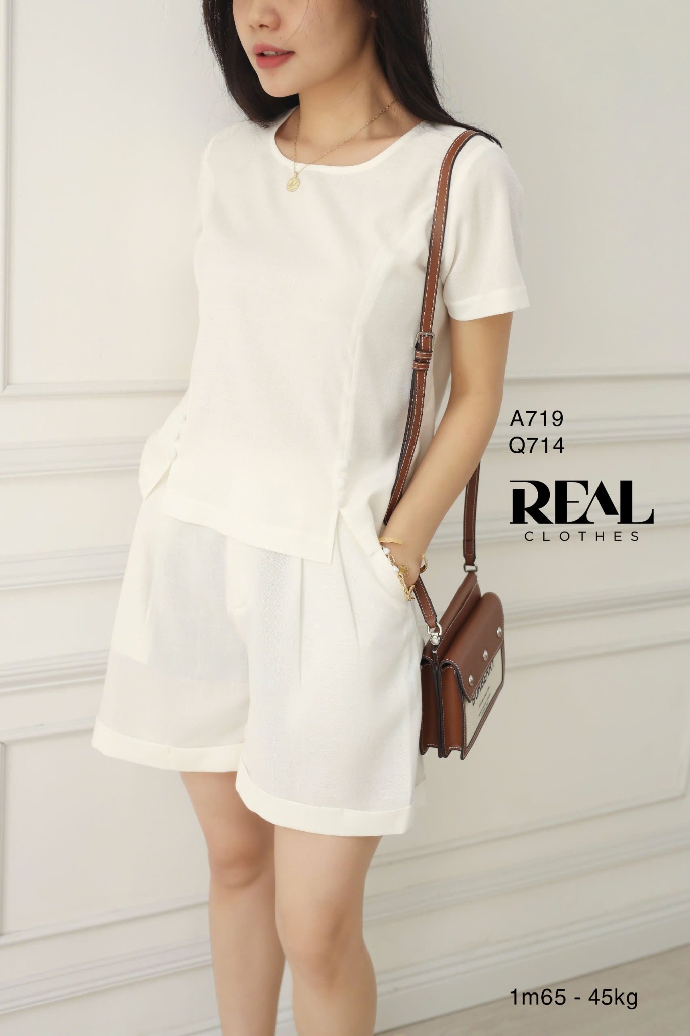 Áo xẻ tà linen trắng SALE