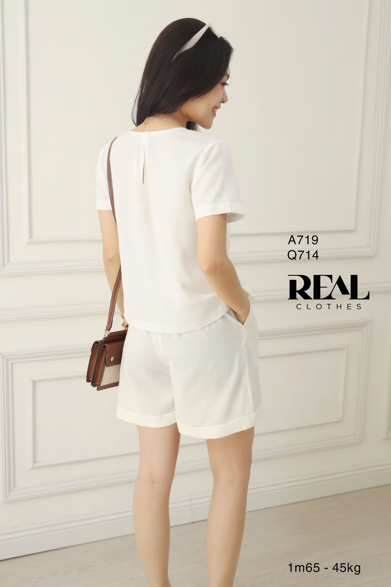 Áo xẻ tà linen trắng SALE