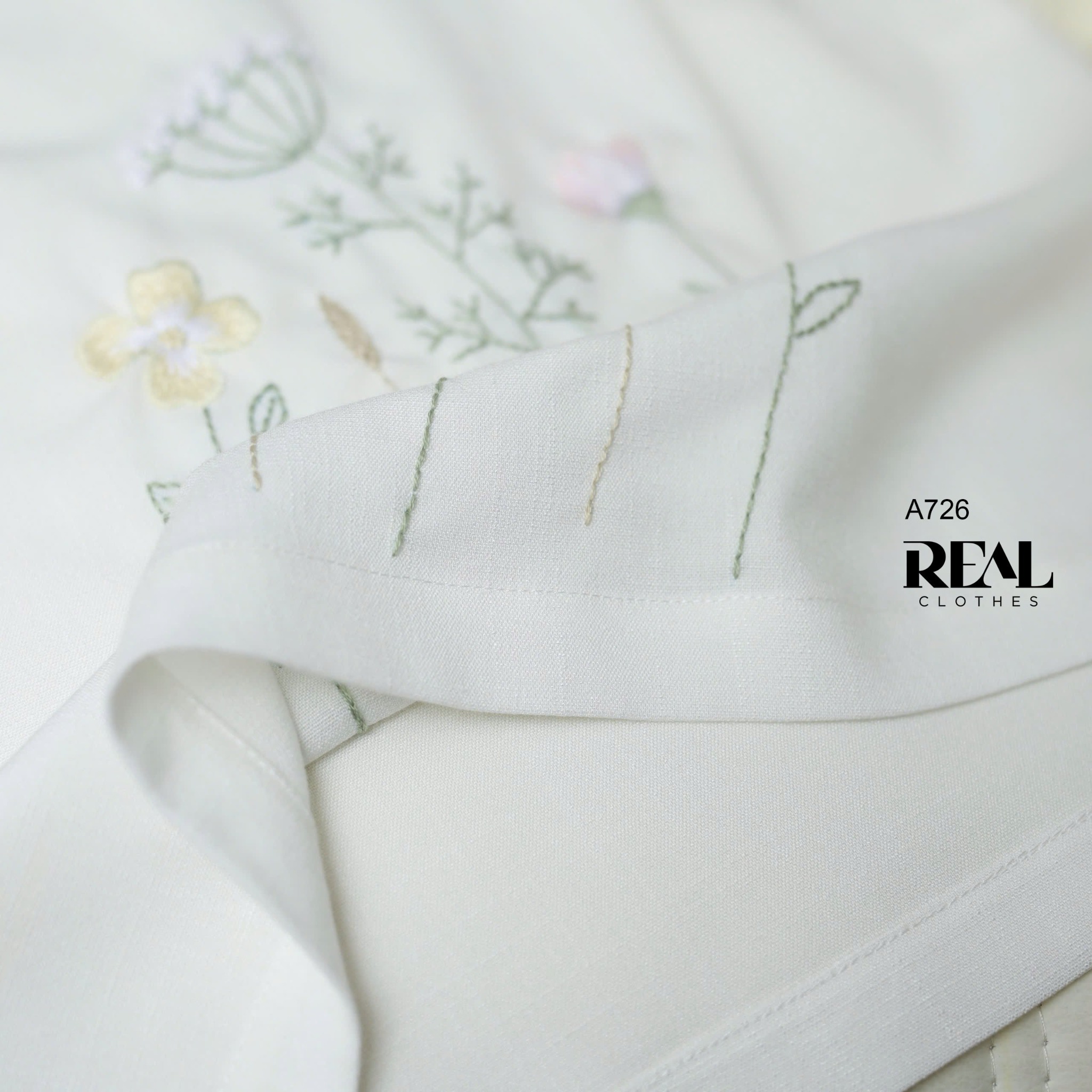 Áo linen trắng thêu tay