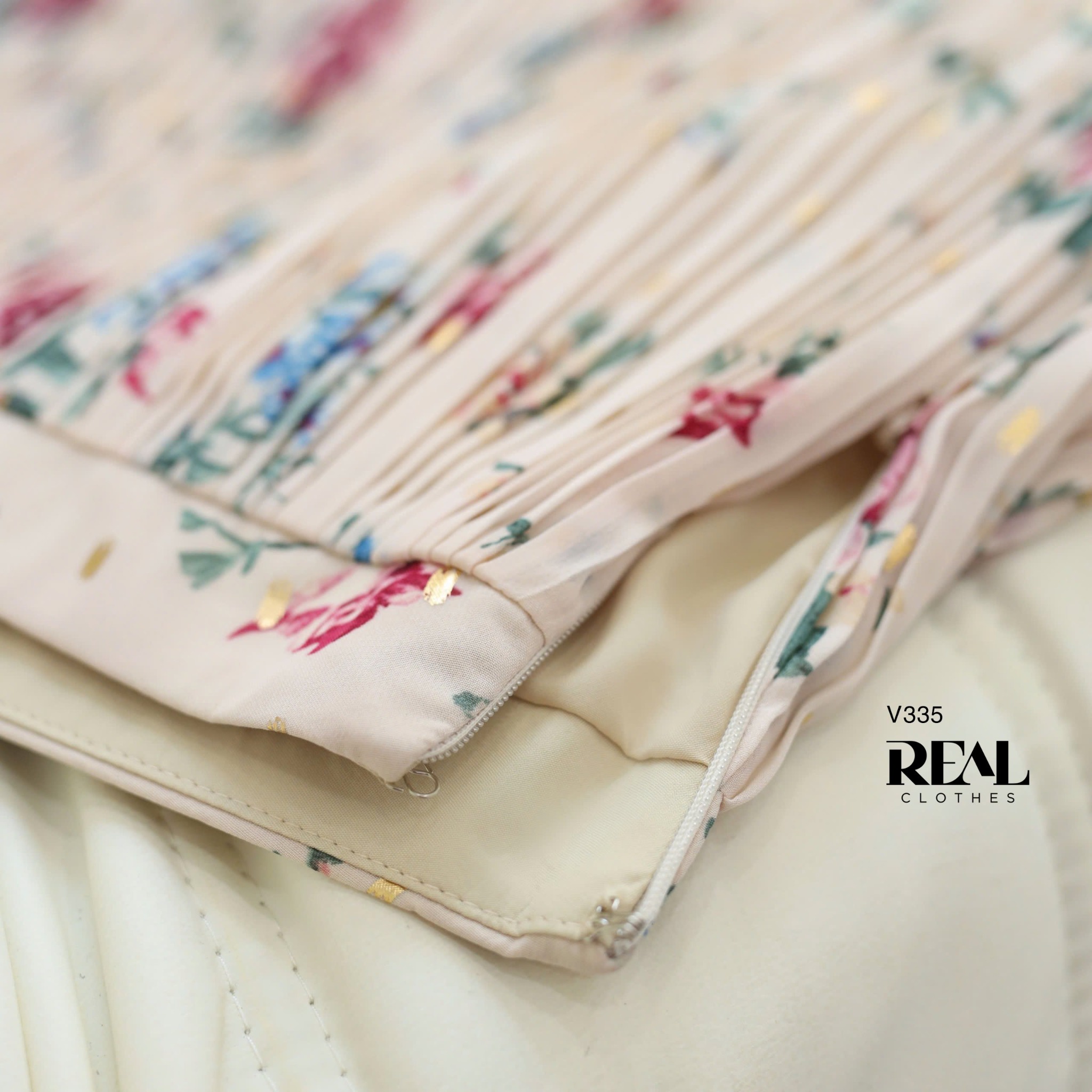 Váy dập li hoa đỏ FINAL SALE