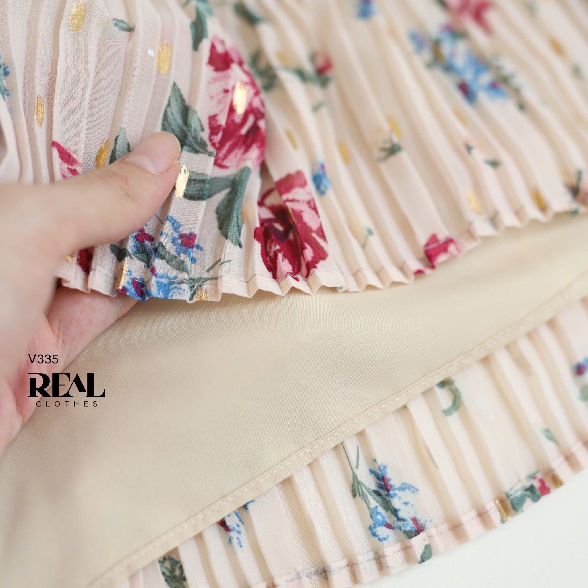 Váy dập li hoa đỏ FINAL SALE