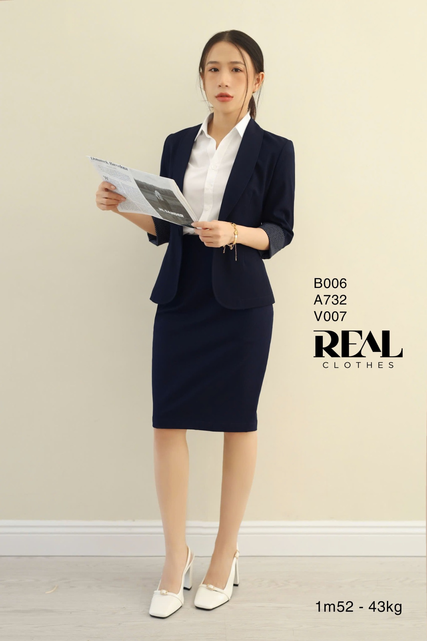 Sơ mi cổ V trắng SALE