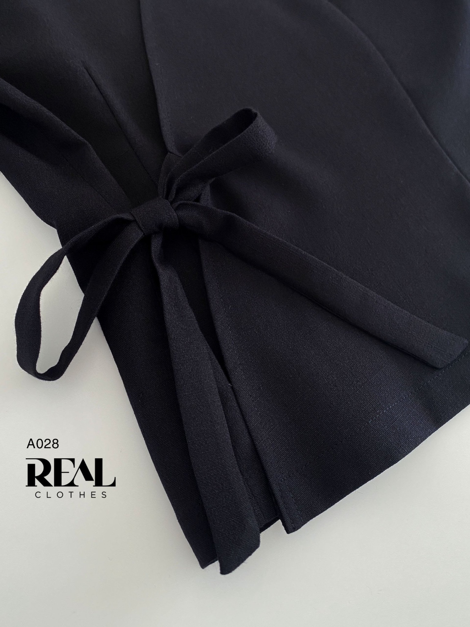 Áo chéo linen đen