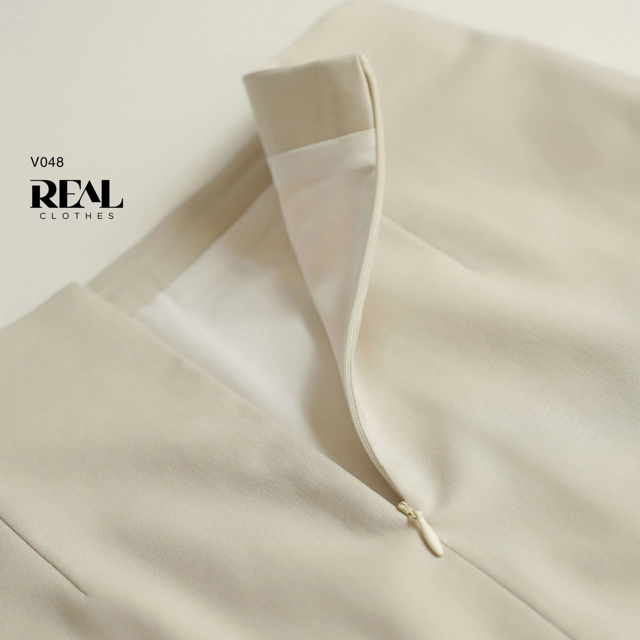 Bút chì túi xẻ hở kem SALE