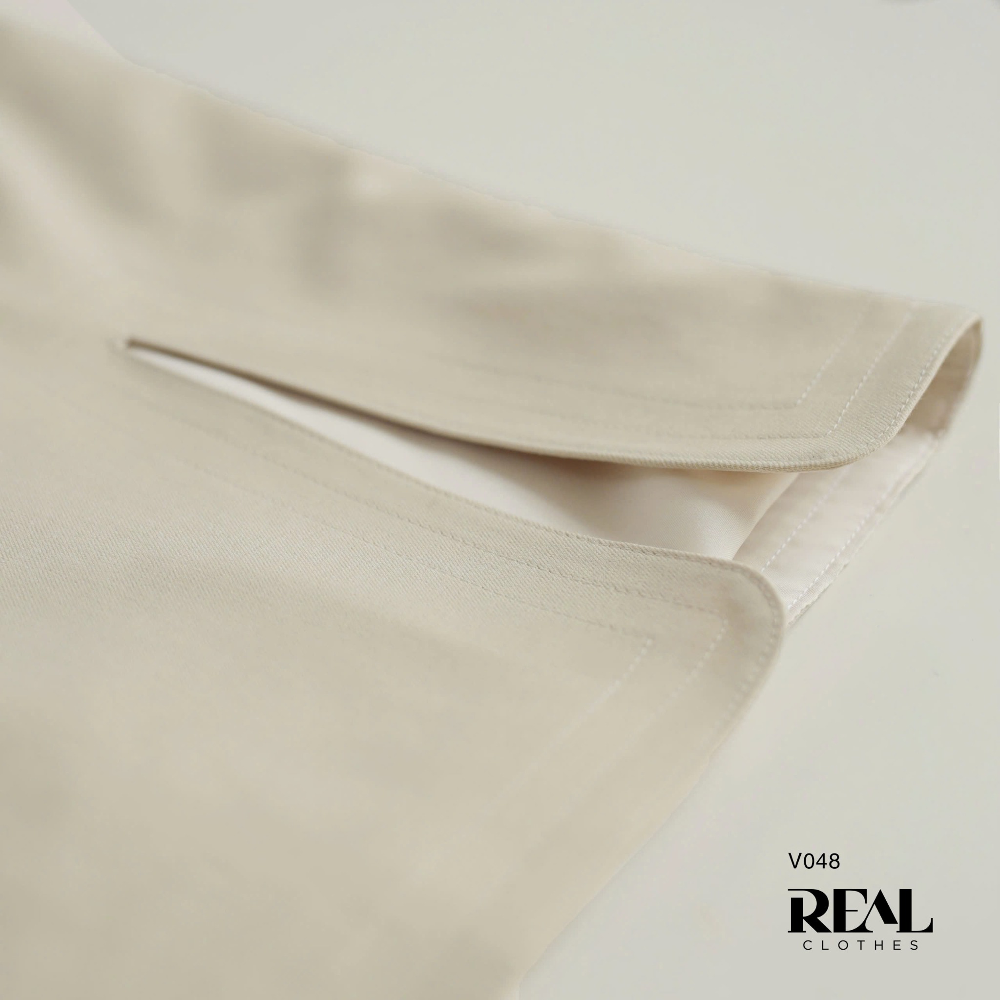 Bút chì túi xẻ hở kem SALE