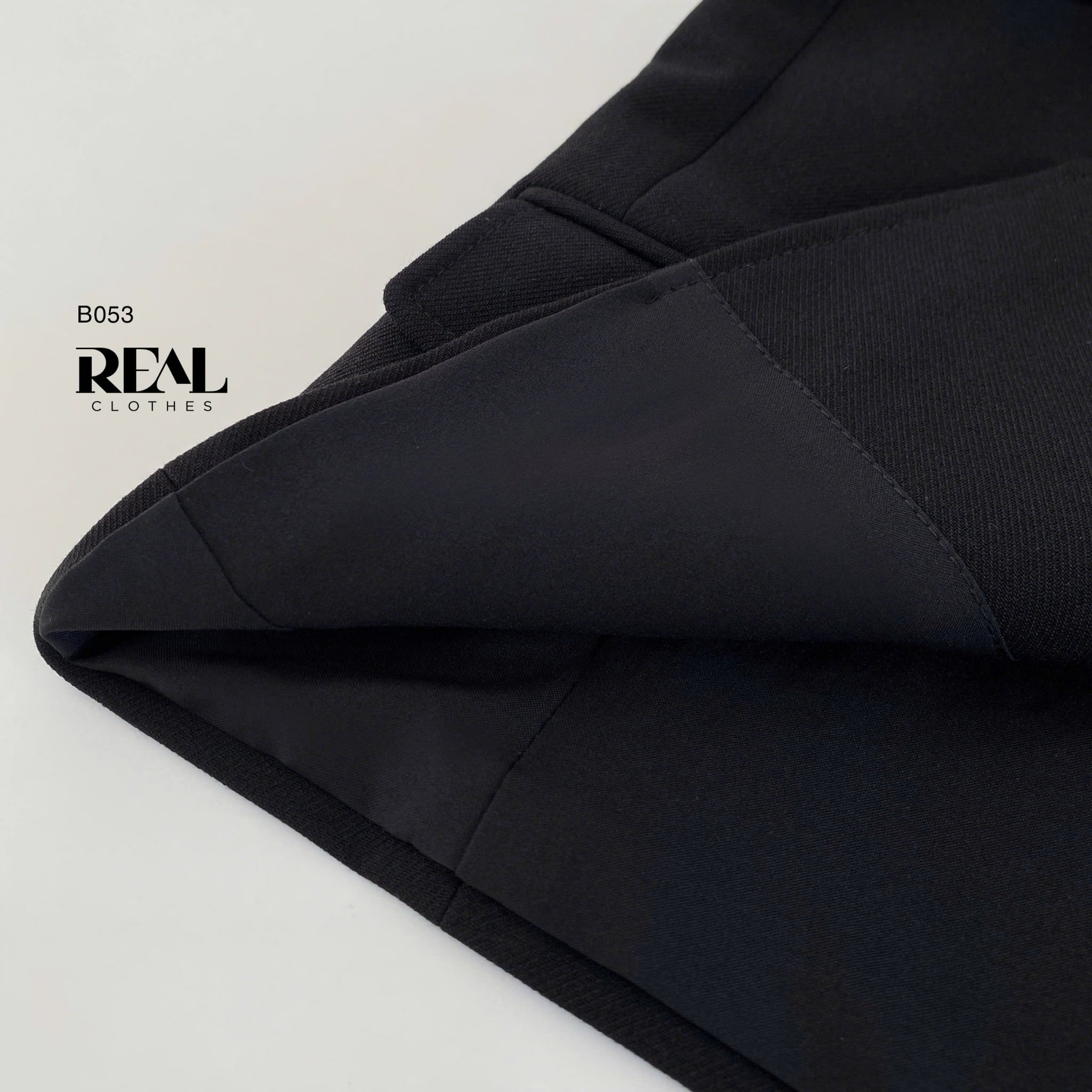 Blazer Cổ Lá Sen Đen