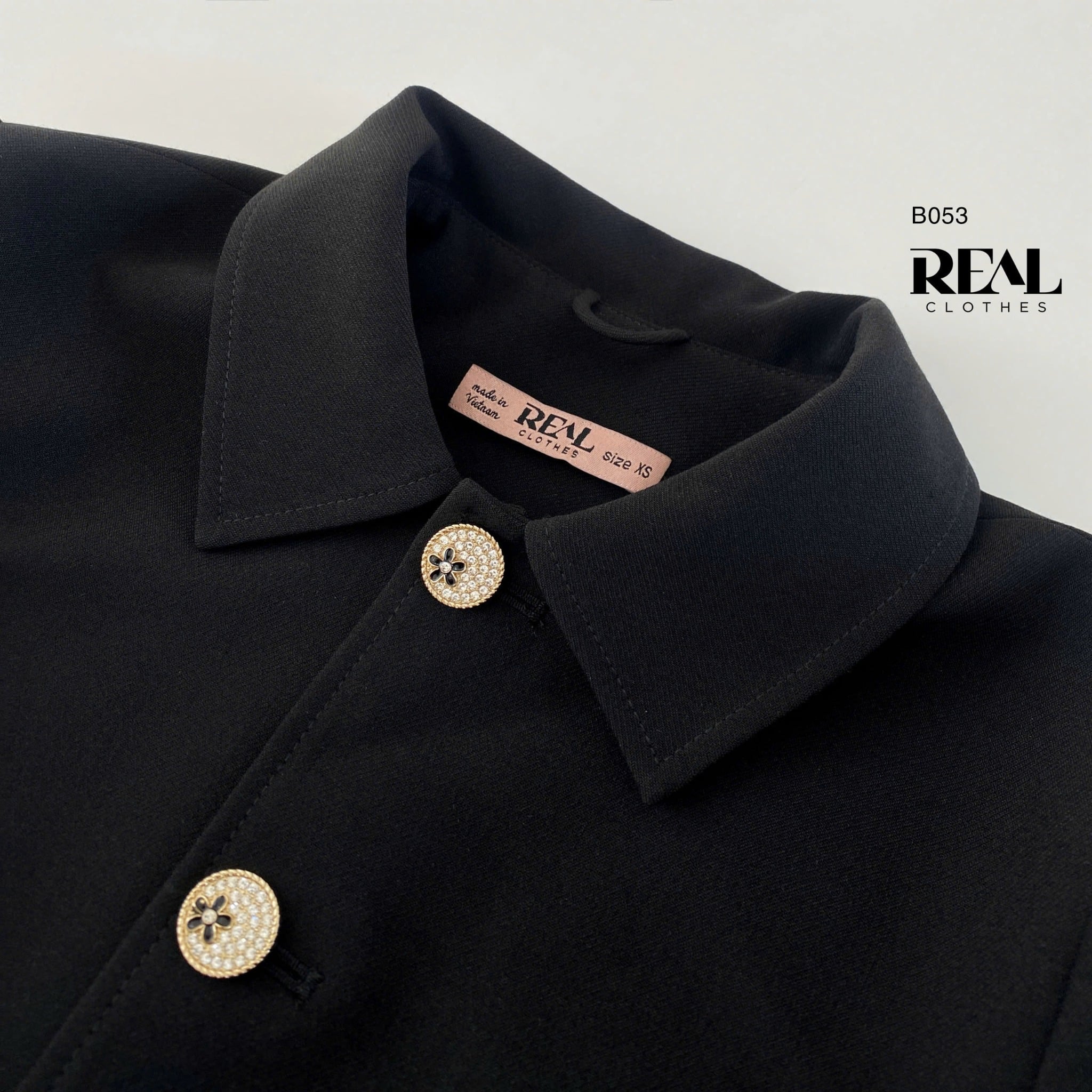 Blazer Cổ Lá Sen Đen