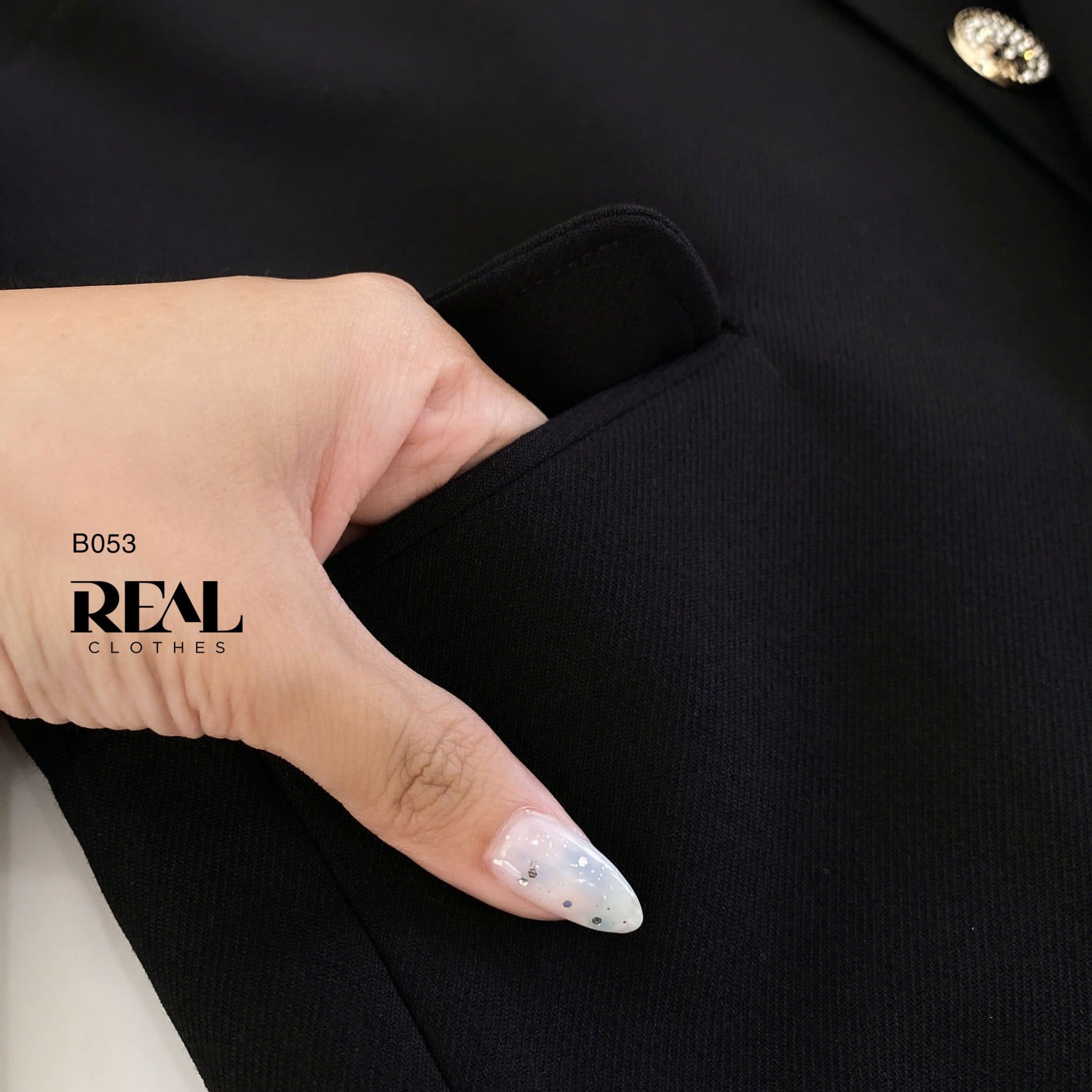 Blazer Cổ Lá Sen Đen