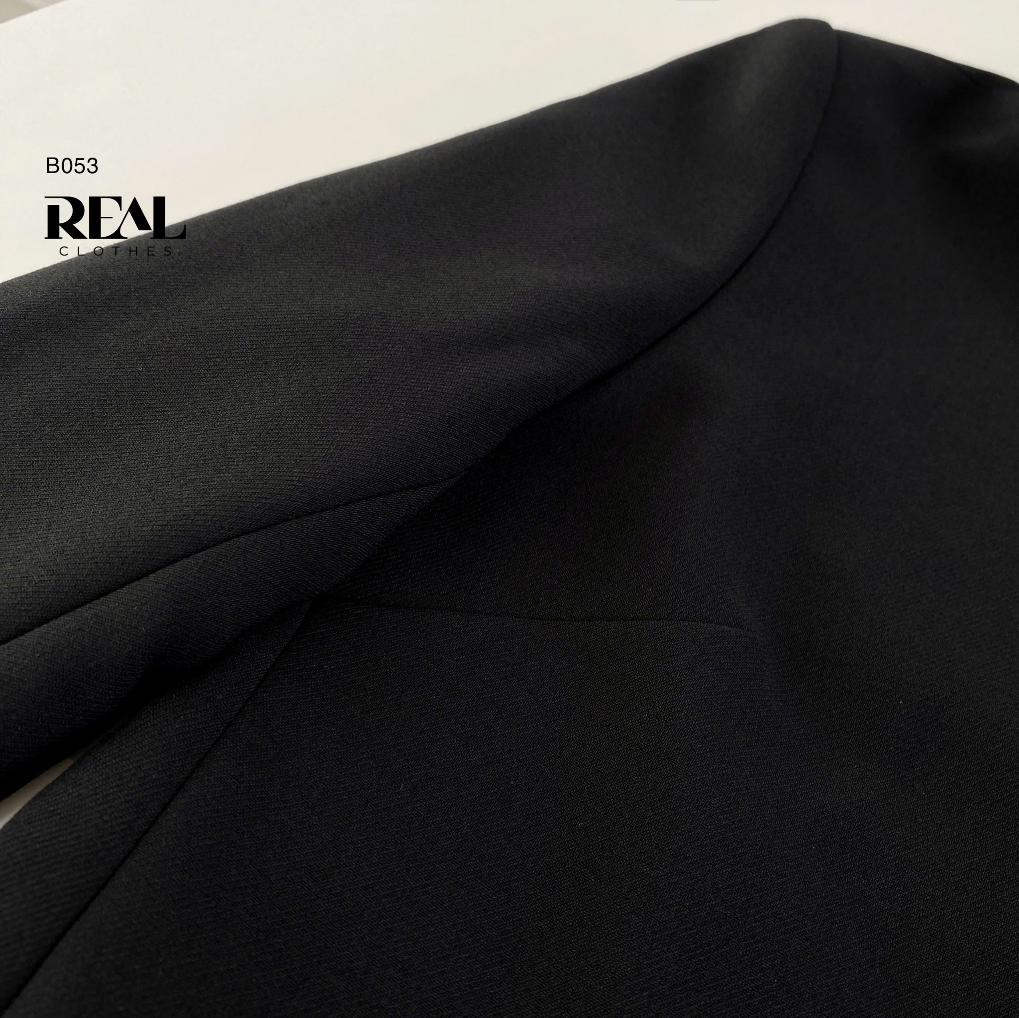 Blazer Cổ Lá Sen Đen