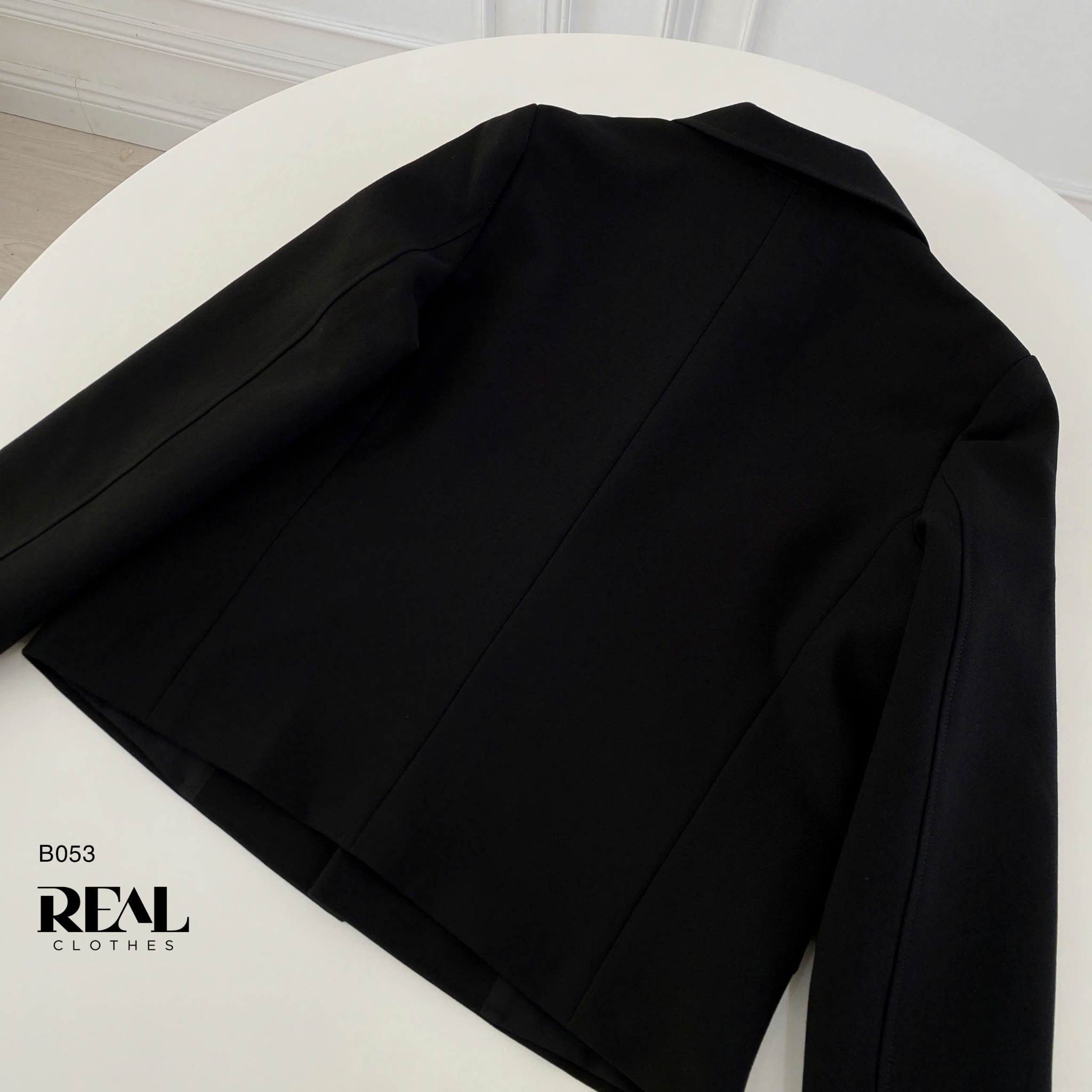 Blazer Cổ Lá Sen Đen