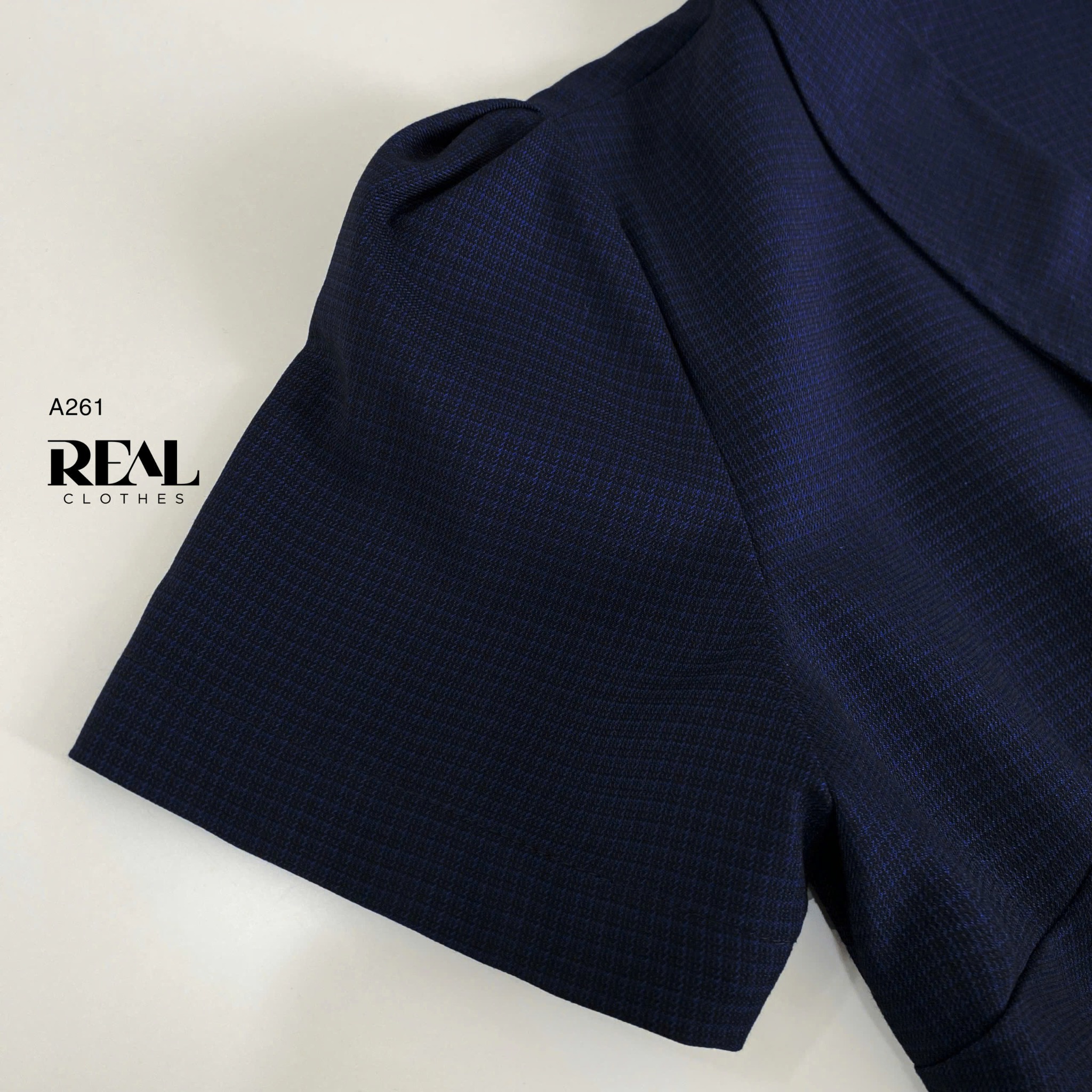 Áo Emma ô vuông xanh SALE - size XS